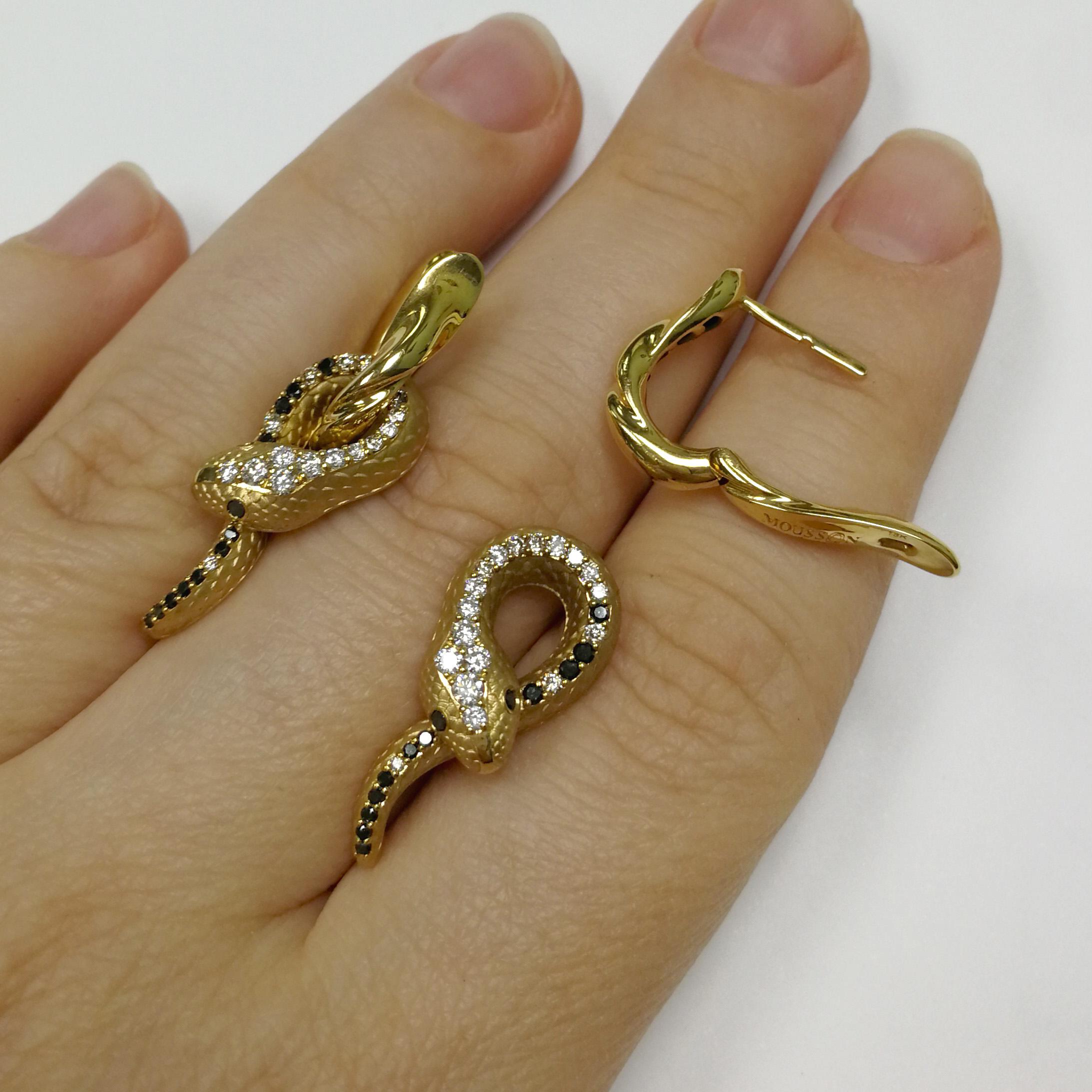 White, Champagne and Black Diamonds 18 Karat Yellow Gold Snake Earrings For Sale 2