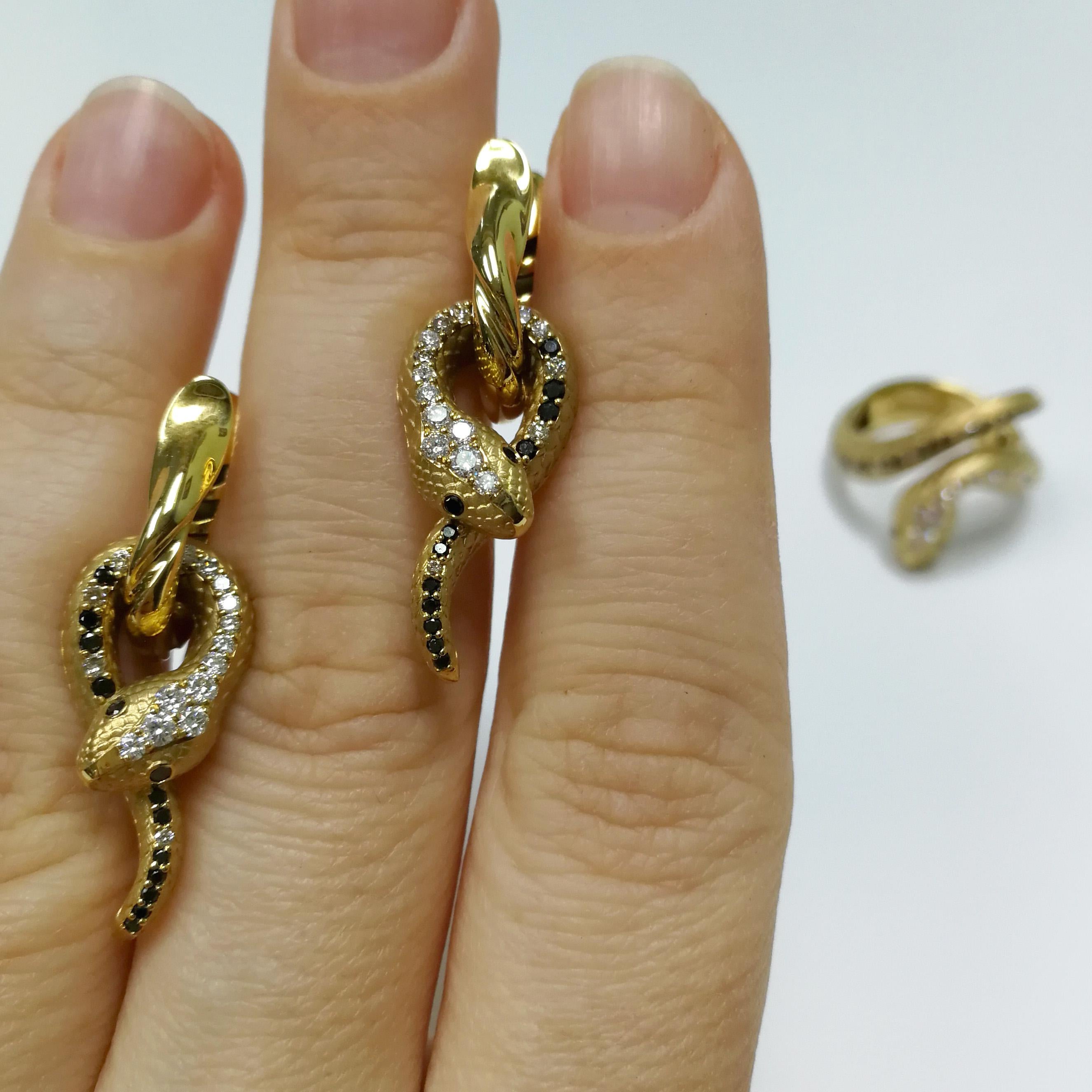 White, Champagne and Black Diamonds 18 Karat Yellow Gold Snake Earrings For Sale 3