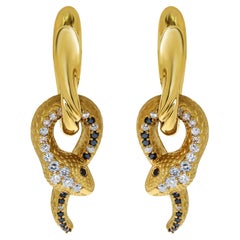 Boucles d'oreilles serpent en or jaune 18 carats, diamants blancs, champagne et noirs