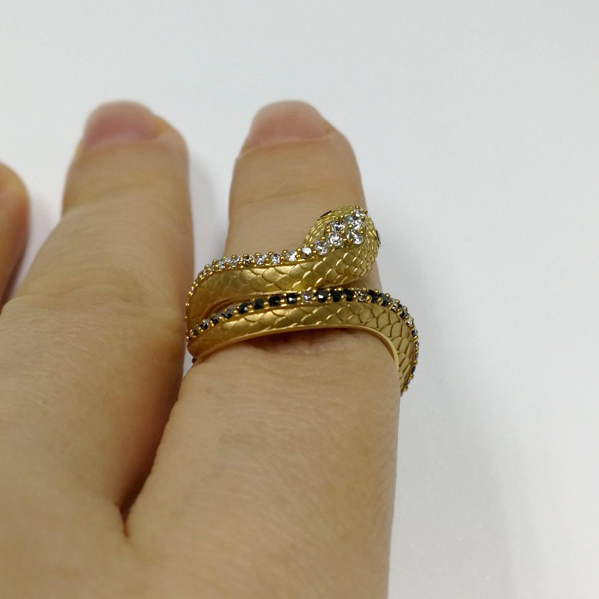 For Sale:  White, Champagne and Black Diamonds 18 Karat Yellow Gold Snake Ring 10
