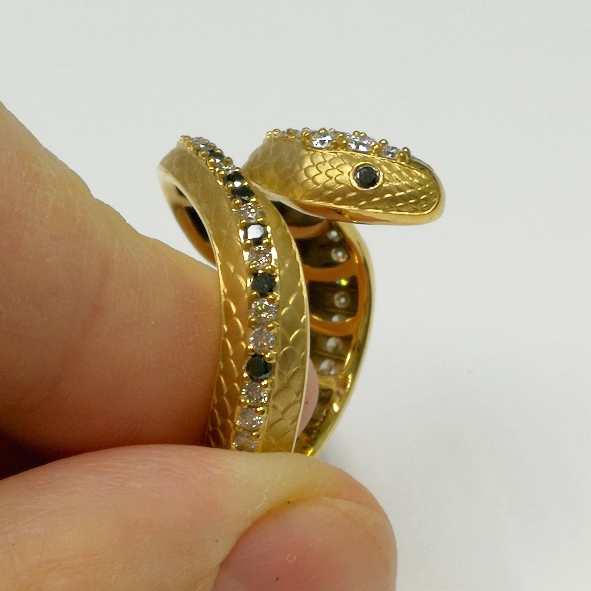 For Sale:  White, Champagne and Black Diamonds 18 Karat Yellow Gold Snake Ring 4