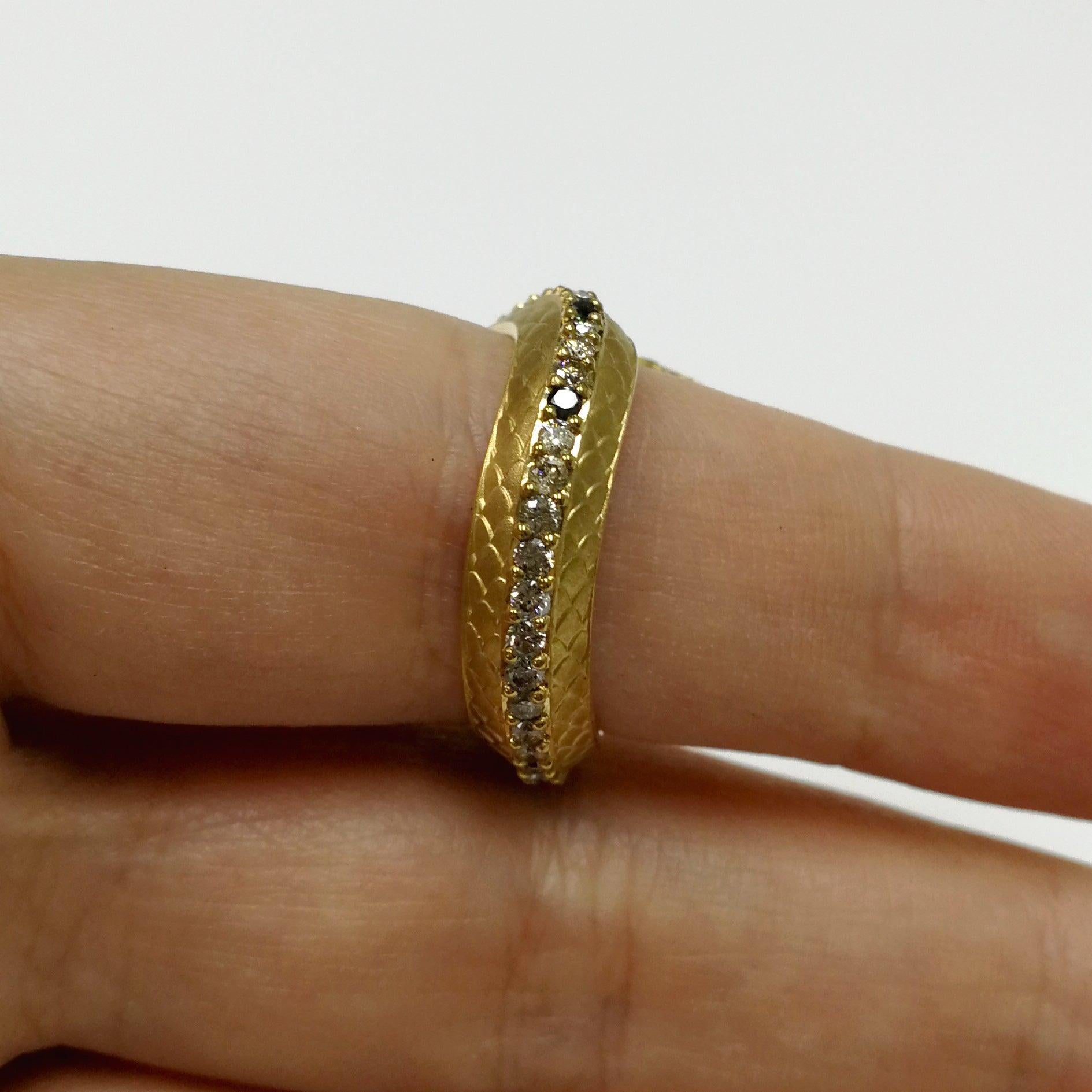 For Sale:  White, Champagne and Black Diamonds 18 Karat Yellow Gold Snake Ring 9