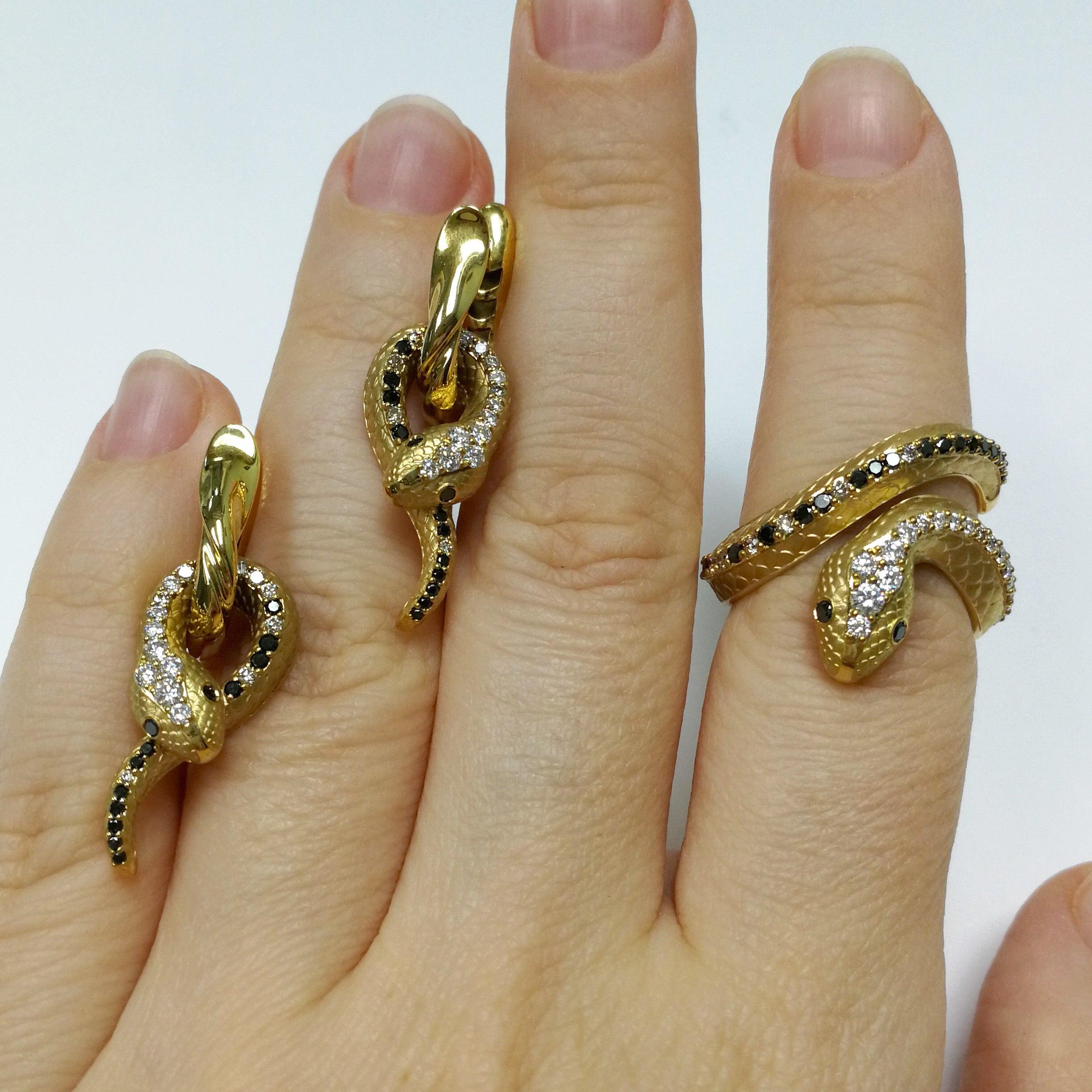 For Sale:  White, Champagne and Black Diamonds 18 Karat Yellow Gold Snake Suite 2