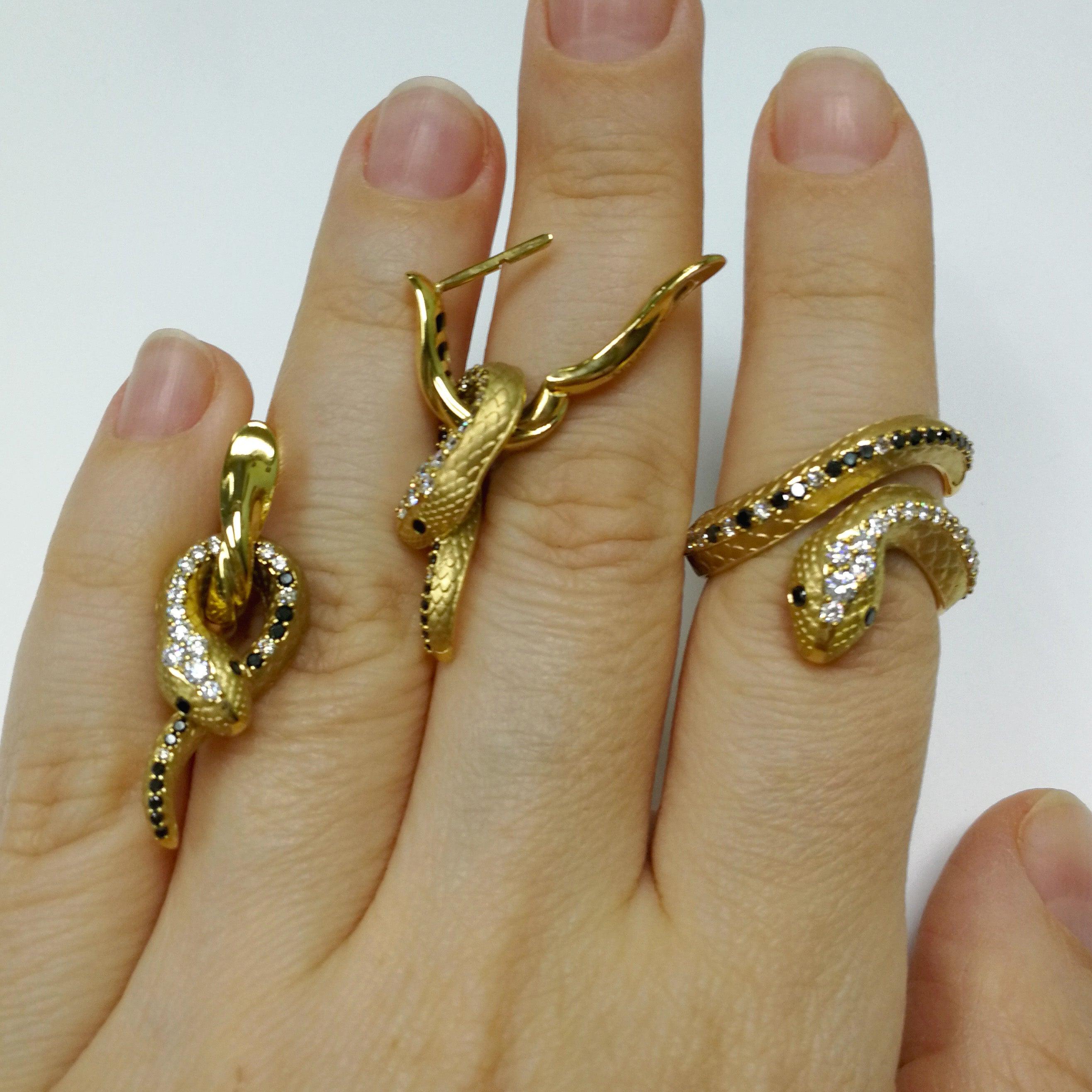 For Sale:  White, Champagne and Black Diamonds 18 Karat Yellow Gold Snake Suite 5