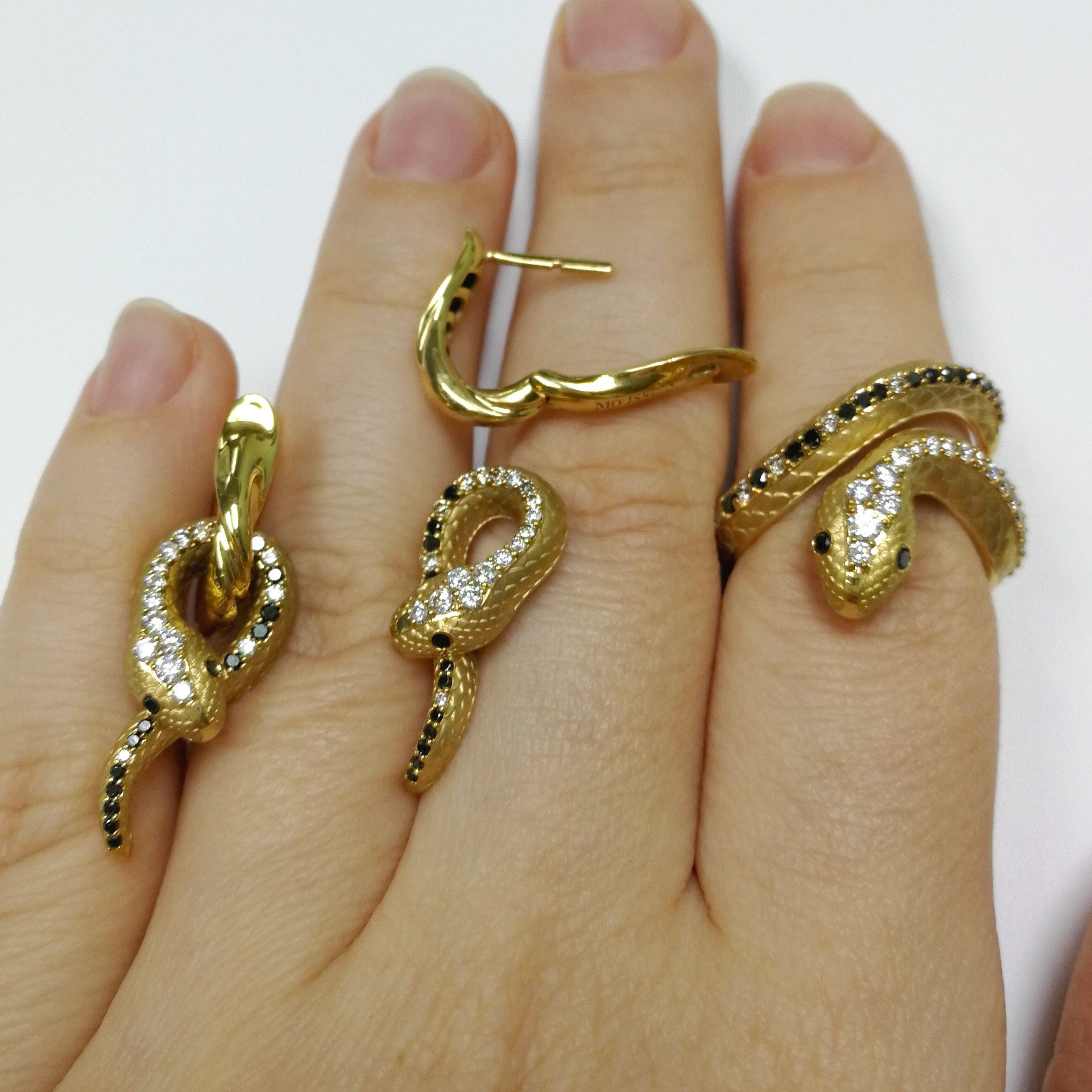For Sale:  White, Champagne and Black Diamonds 18 Karat Yellow Gold Snake Suite 6