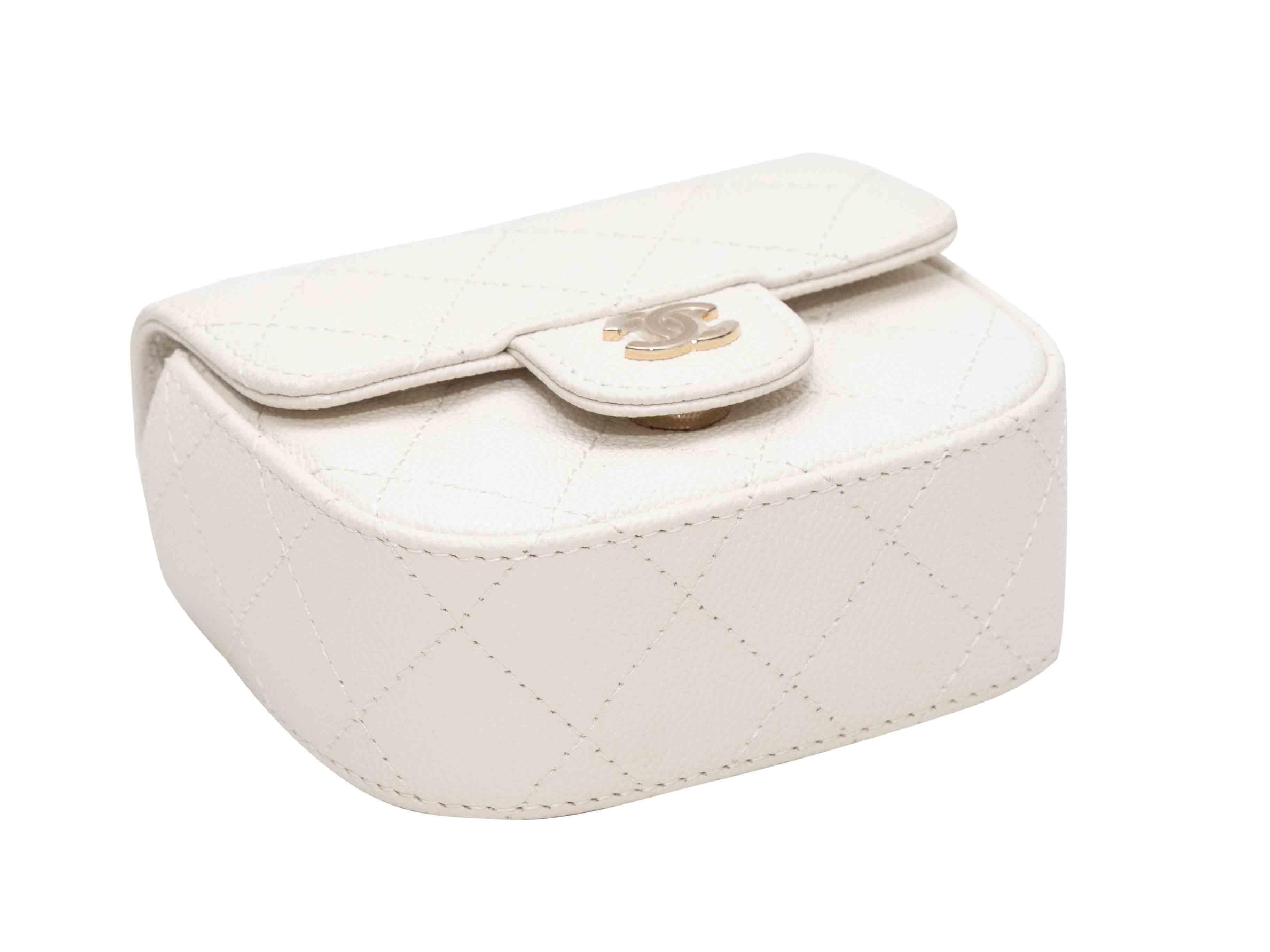 Weiße Chanel gesteppte Crossbody-Geldbörse an einer Kette Damen im Angebot