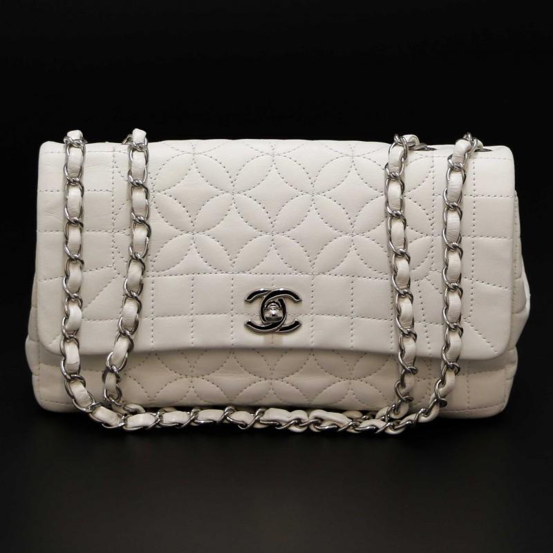 White Chanel Timeless With Mandala Print In Excellent Condition In Paris, FR