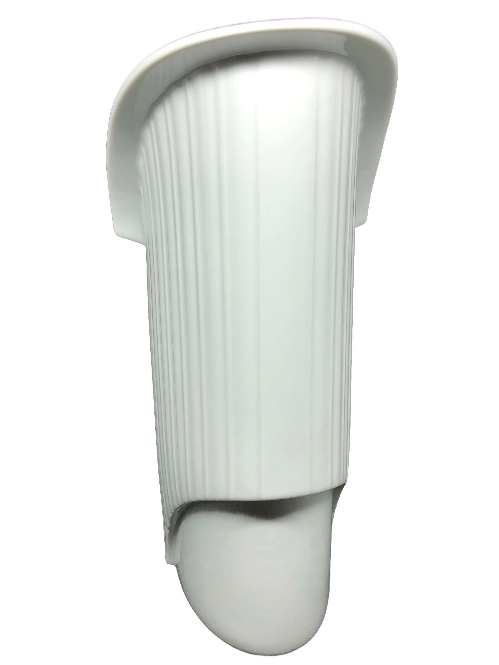 Vase aus weißem Porzellan aus weißem China von Jan van der Vaart für Rosenthal (Moderne) im Angebot