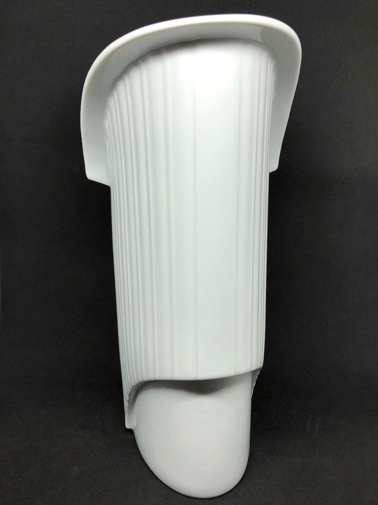 Vase aus weißem Porzellan aus weißem China von Jan van der Vaart für Rosenthal (Deutsch) im Angebot
