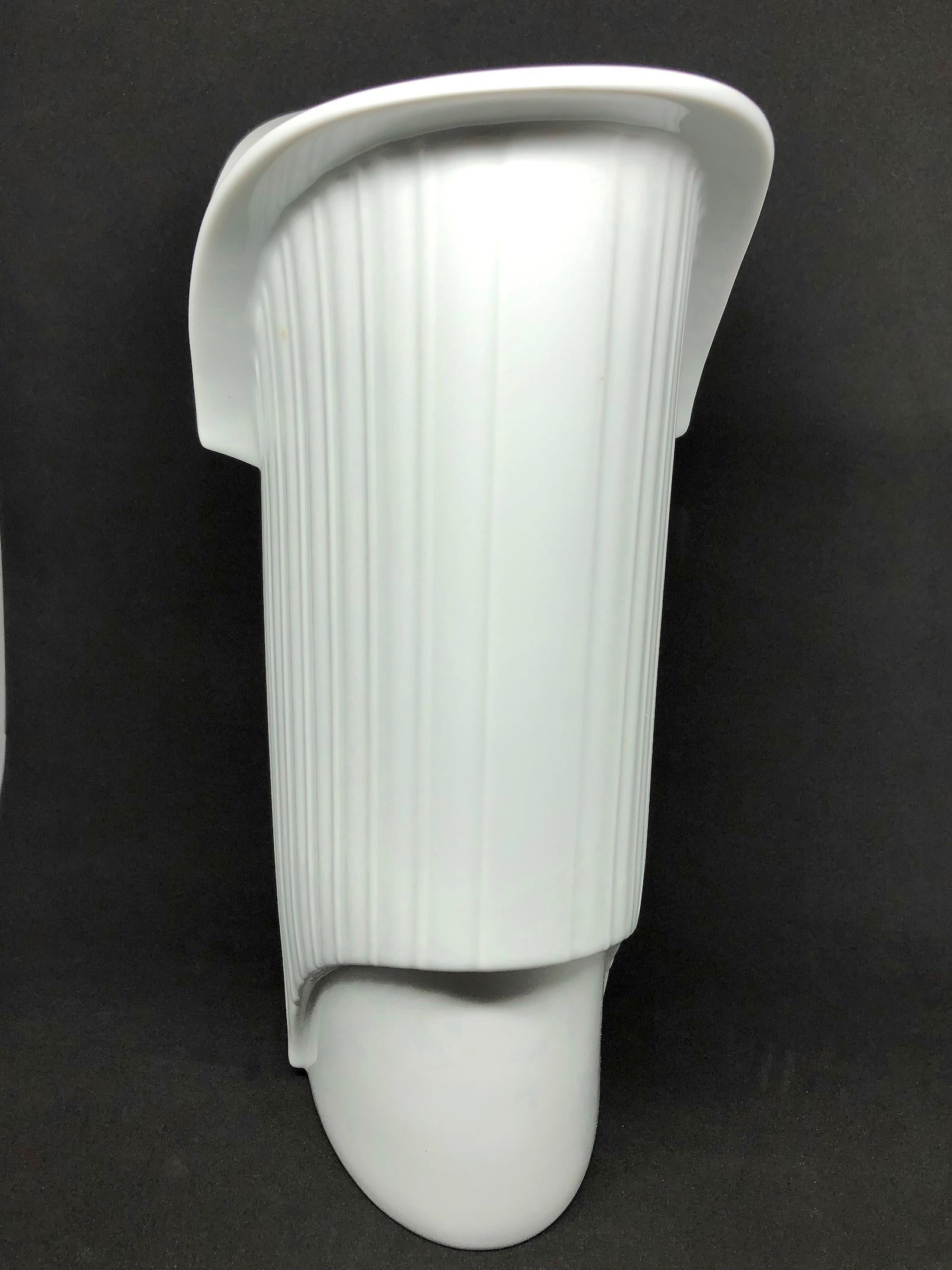 White China Porcelain Vase by Jan van der Vaart for Rosenthal For Sale 2