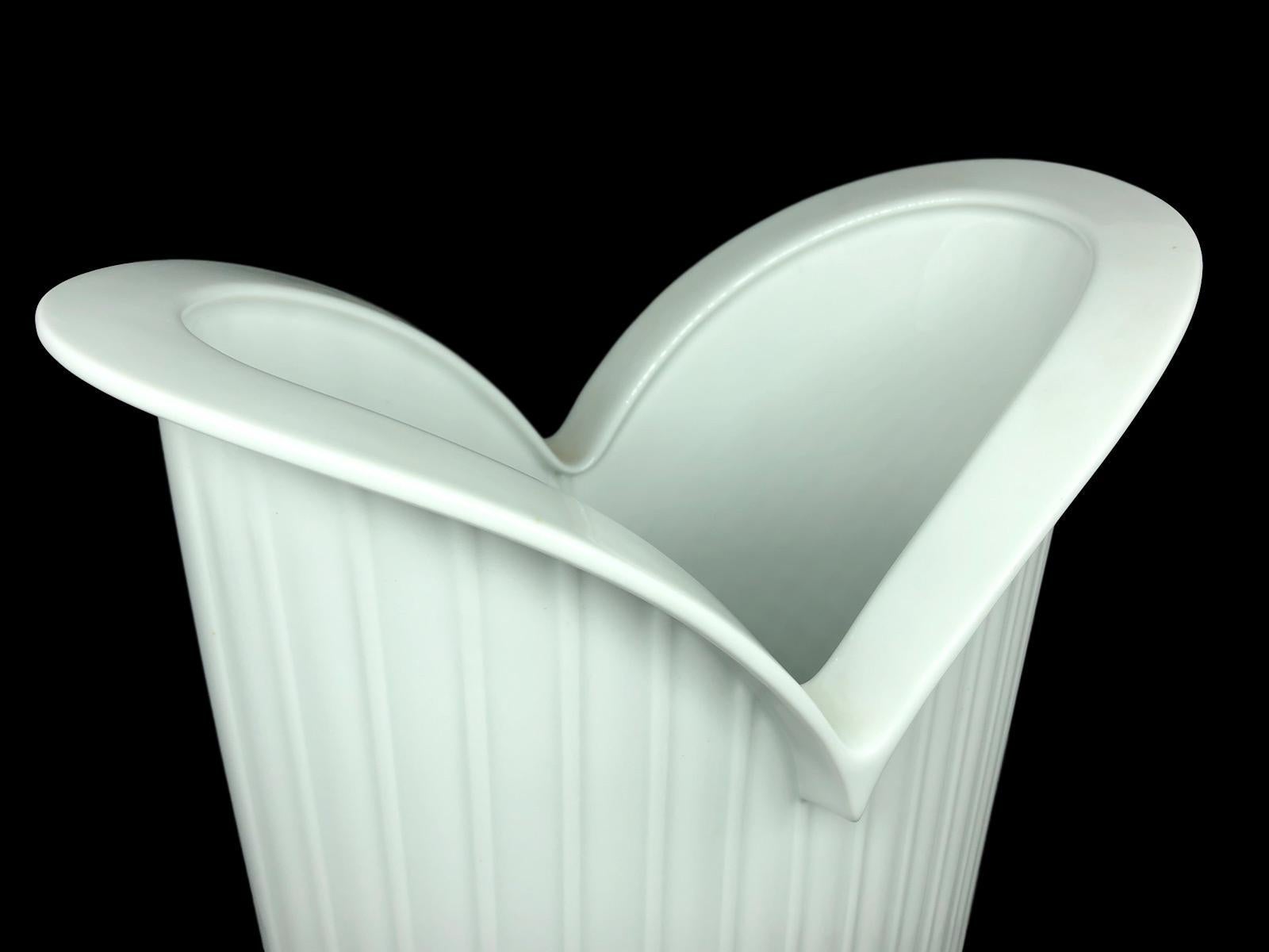 Jarrón de porcelana blanca de Jan van der Vaart para Rosenthal en venta 2