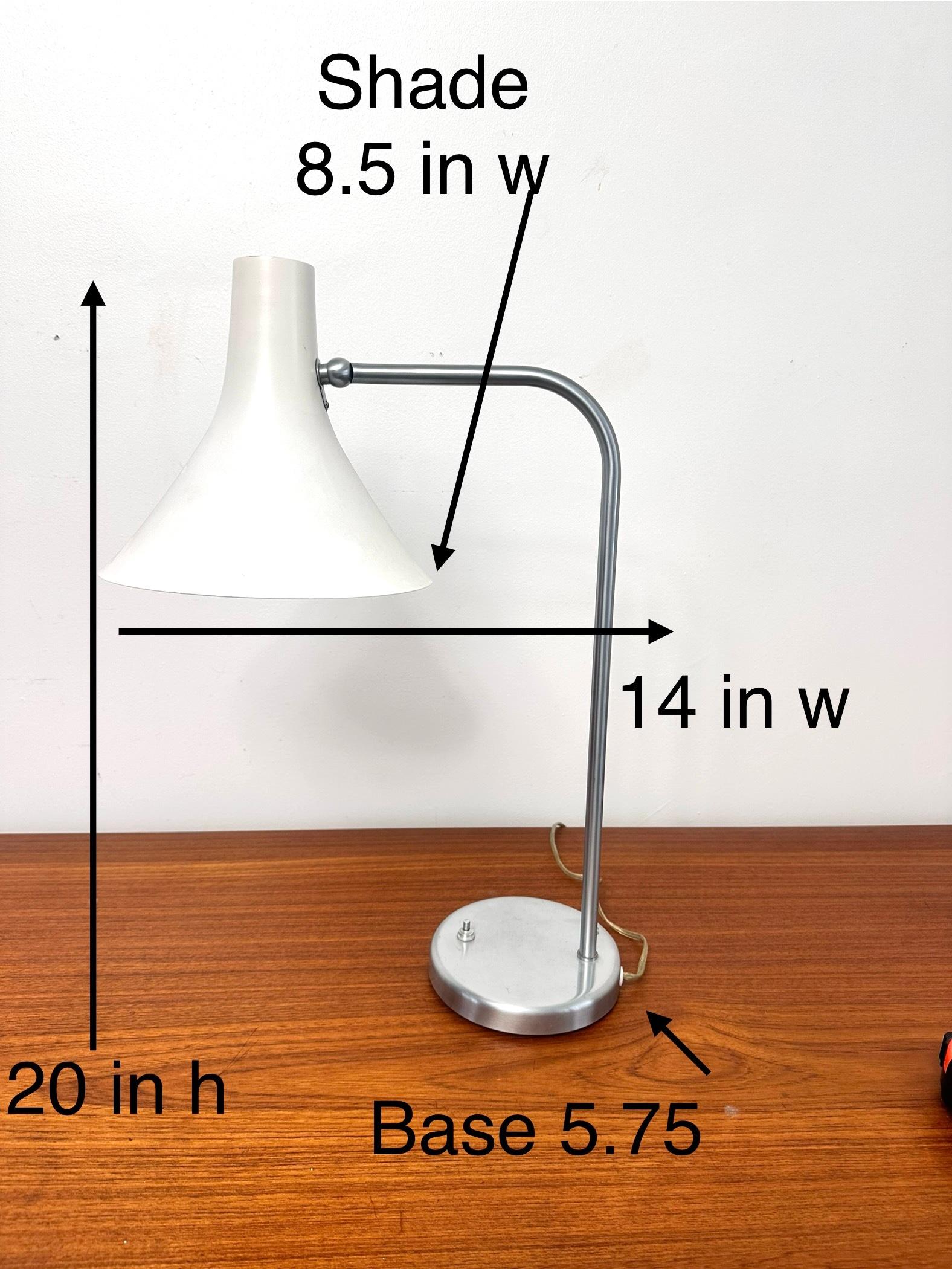 White & Chrome 1950’s Mid Century Modern  Greta Von Nessen Pivoting Desk Lamp For Sale 8