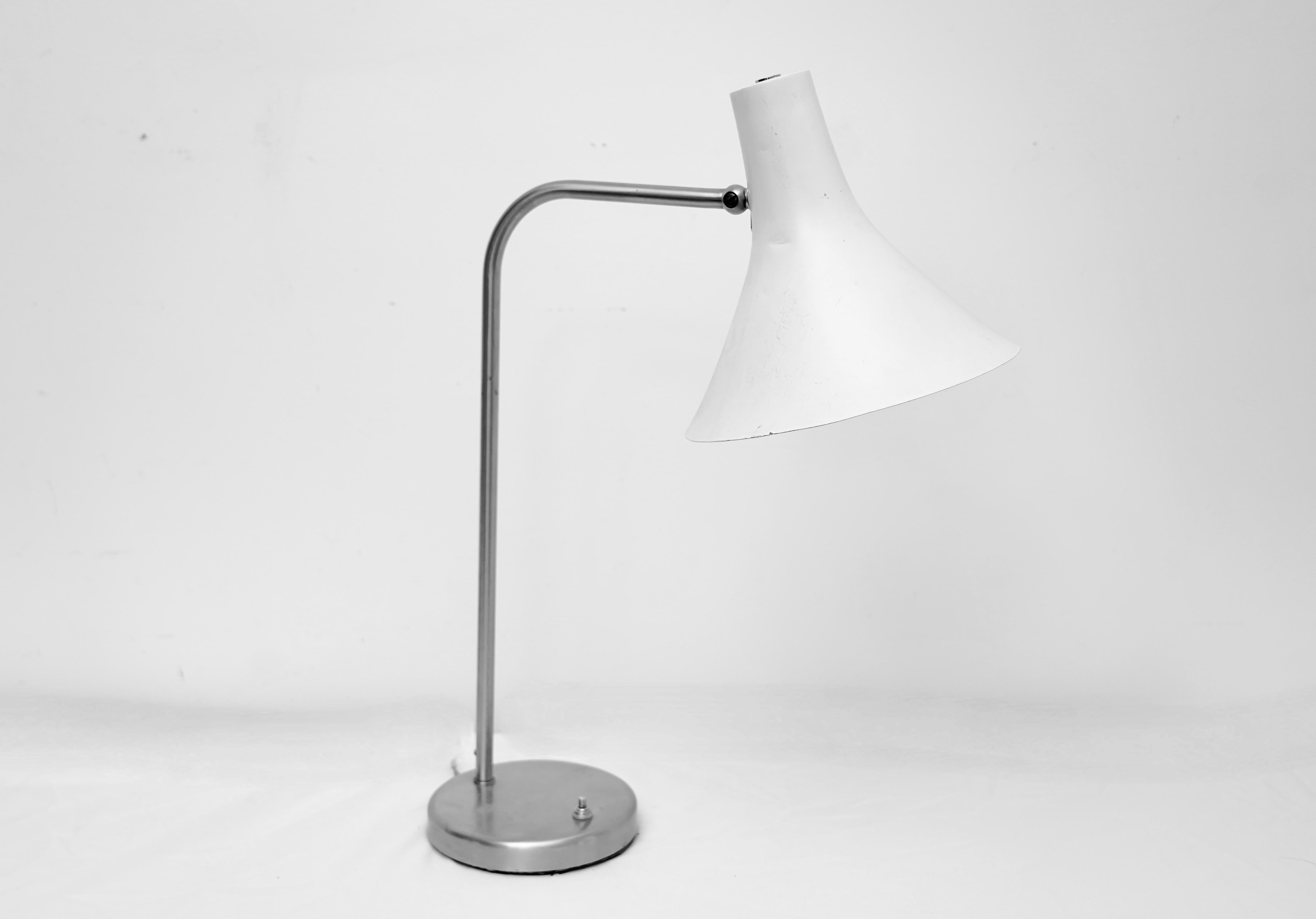 White & Chrome 1950’s Mid Century Modern  Greta Von Nessen Pivoting Desk Lamp 

A refined and understated vintage desk lamp attributed to Greta Von Nessen, known for her elegant modernist designs. This piece features a minimalist stainless steel