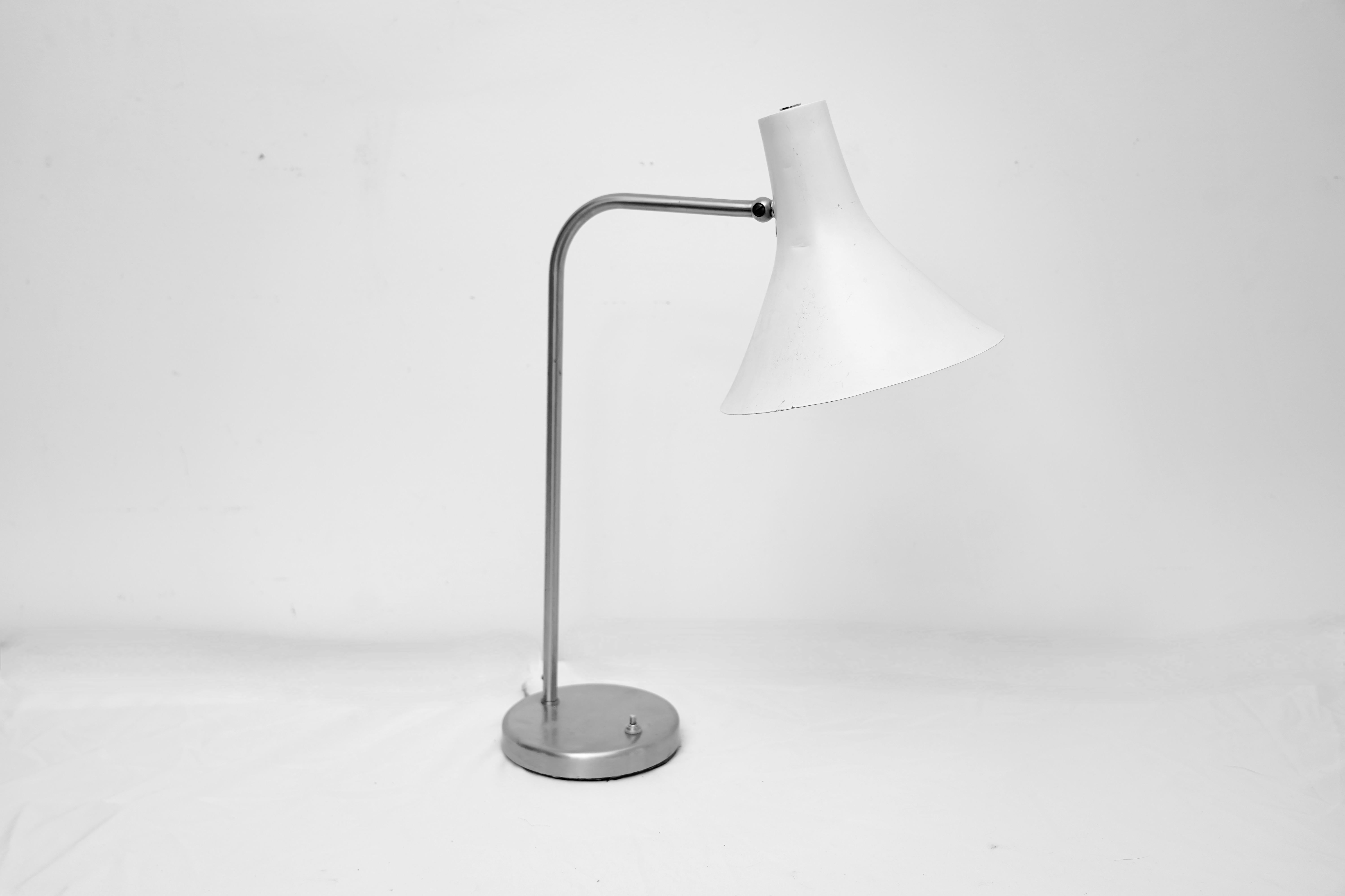 Mid-Century Modern White & Chrome 1950’s Mid Century Modern  Greta Von Nessen Pivoting Desk Lamp For Sale