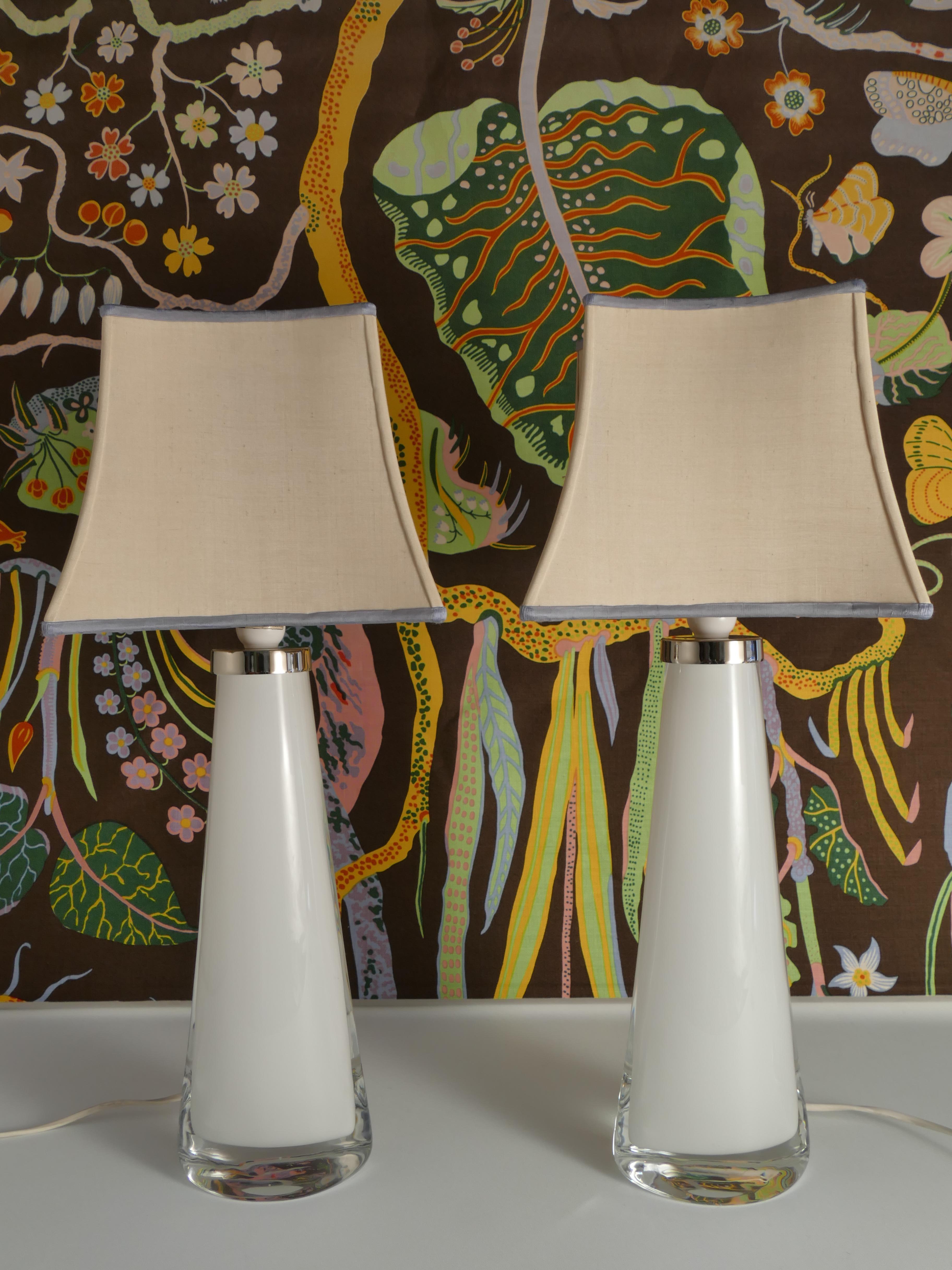 Große Tischlampen aus weißem Kristallglas, Carl Fagerlund, Orrefors, 1960, 2er-Set (Moderne der Mitte des Jahrhunderts) im Angebot