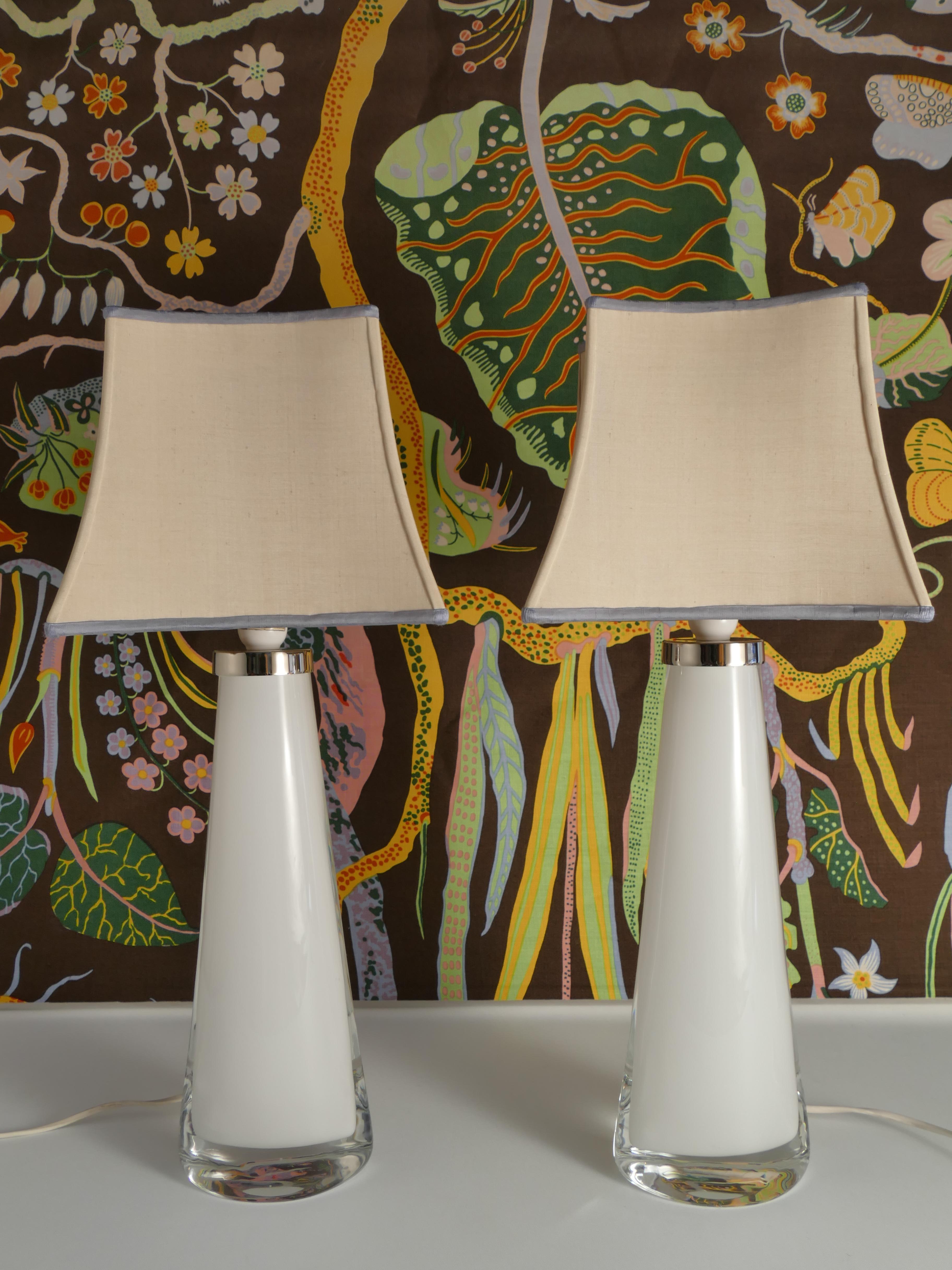 Große Tischlampen aus weißem Kristallglas, Carl Fagerlund, Orrefors, 1960, 2er-Set (Schwedisch) im Angebot
