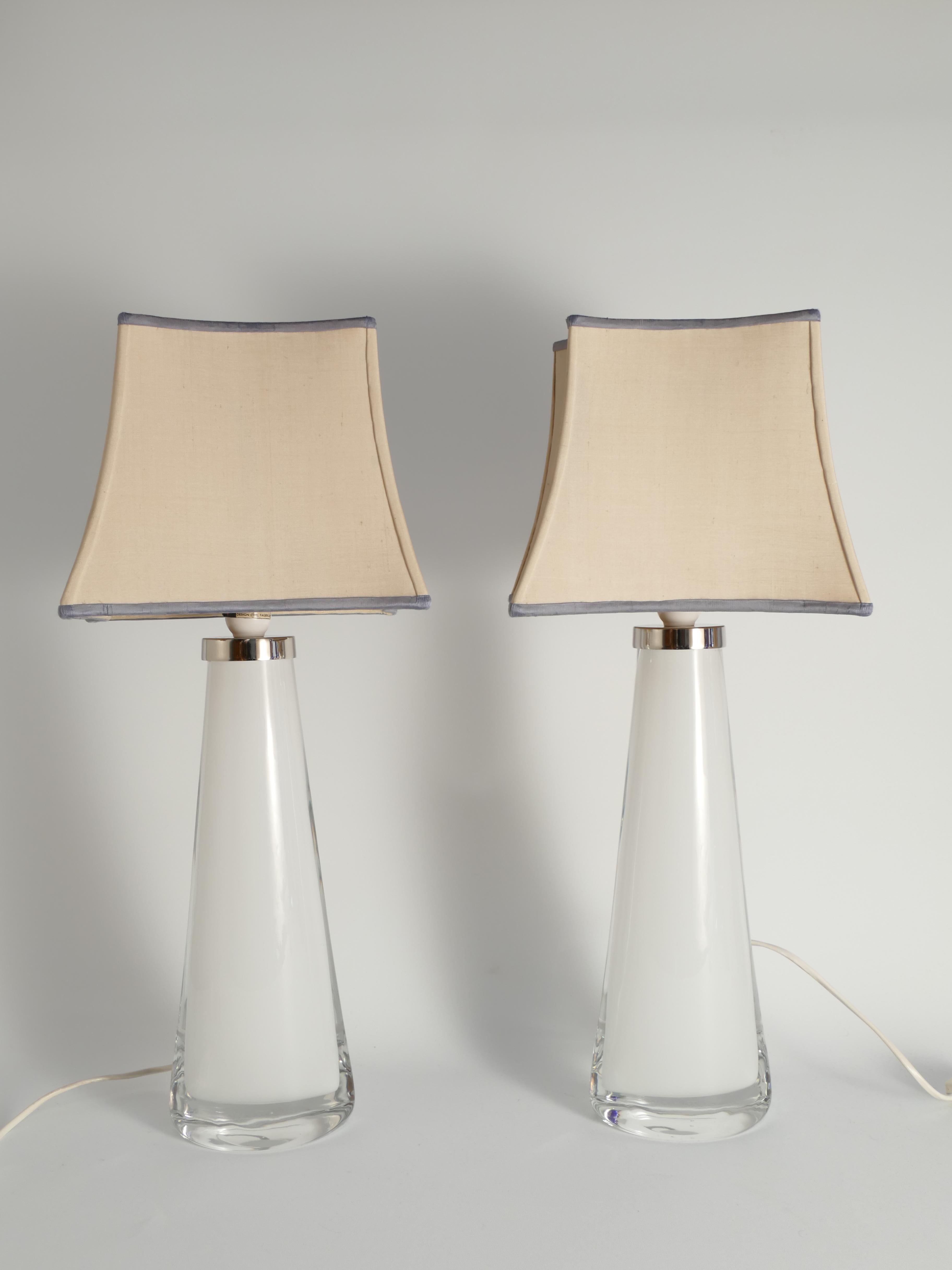 Große Tischlampen aus weißem Kristallglas, Carl Fagerlund, Orrefors, 1960, 2er-Set im Zustand „Gut“ im Angebot in Grythyttan, SE