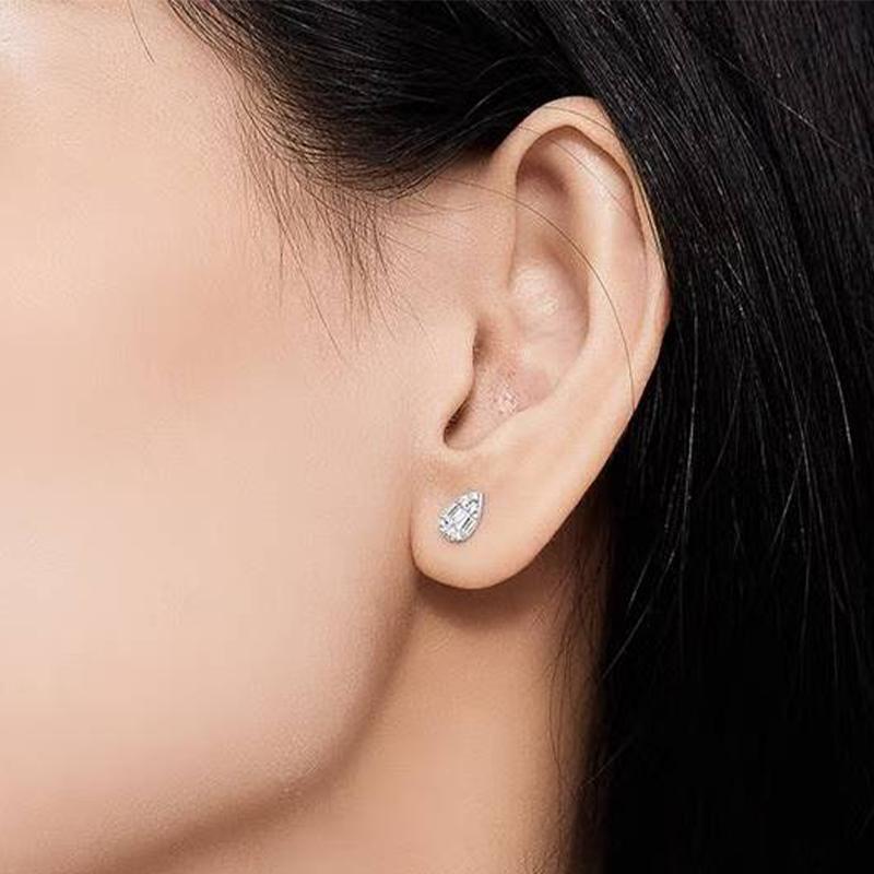 Elegant and timeless, these Round Diamond Pear Shape 14K White Gold Stud Earrings add a touch of sophistication to any look. Designed for those who appreciate understated beauty, these earrings are perfect for both everyday wear and special