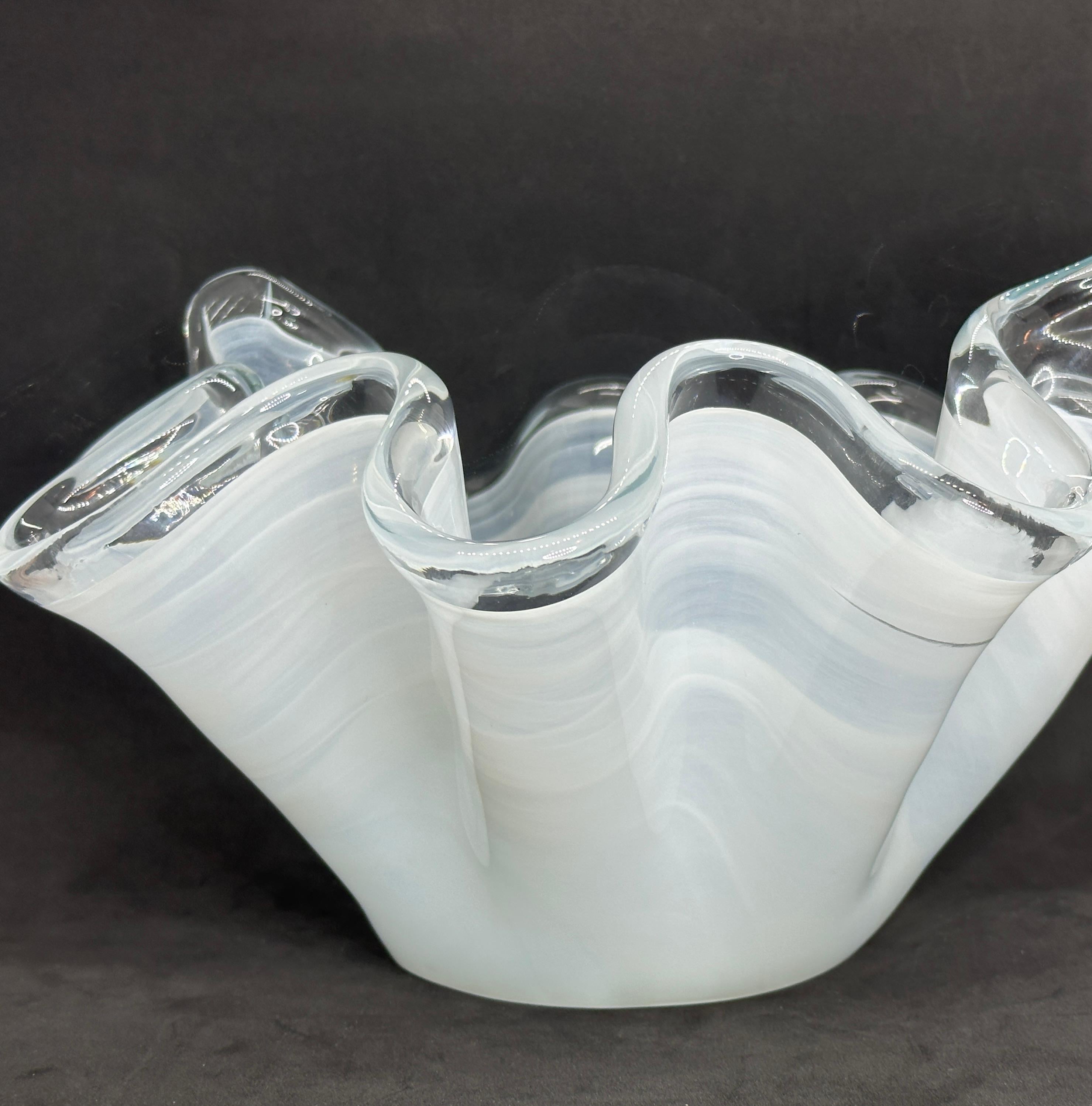 White & Clear Swirl Art Glass Murano Large Handkerchief Bowl, Modern, 1980s For Sale 1