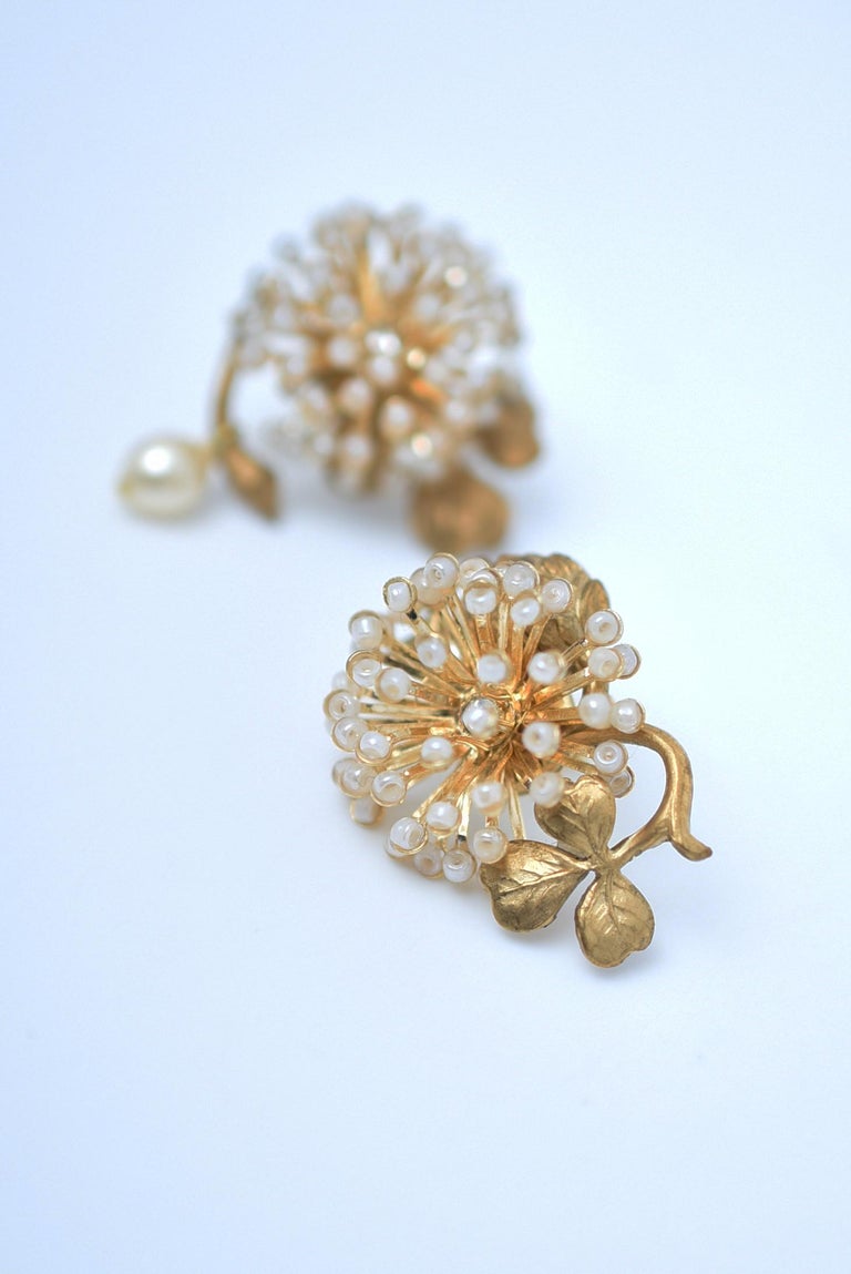 white clover earring / vintage jewelry ,1970's vintage parts For Sale