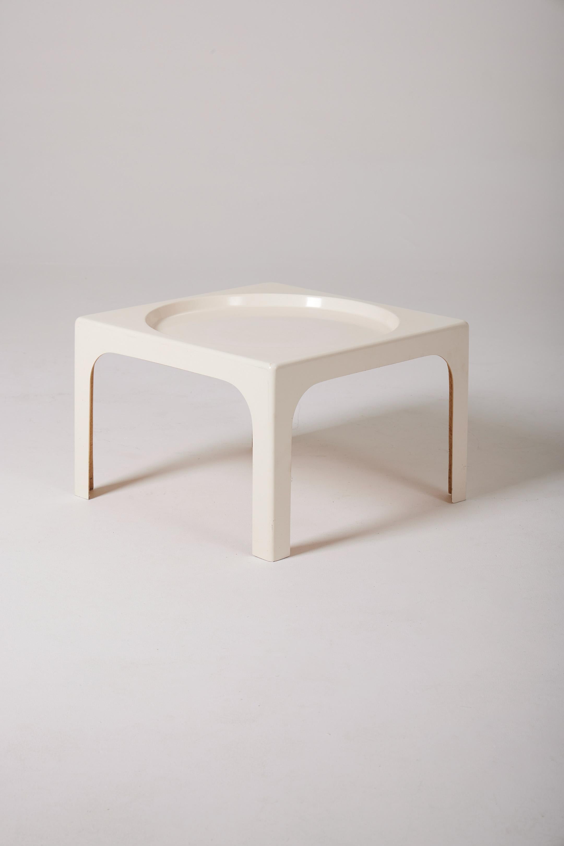 Coffee table by French designer Marc Berthier (1935-2022) for Gilac in the 1970s. This square table is made of hard thermo-molded plastic. In good condition.
DV703