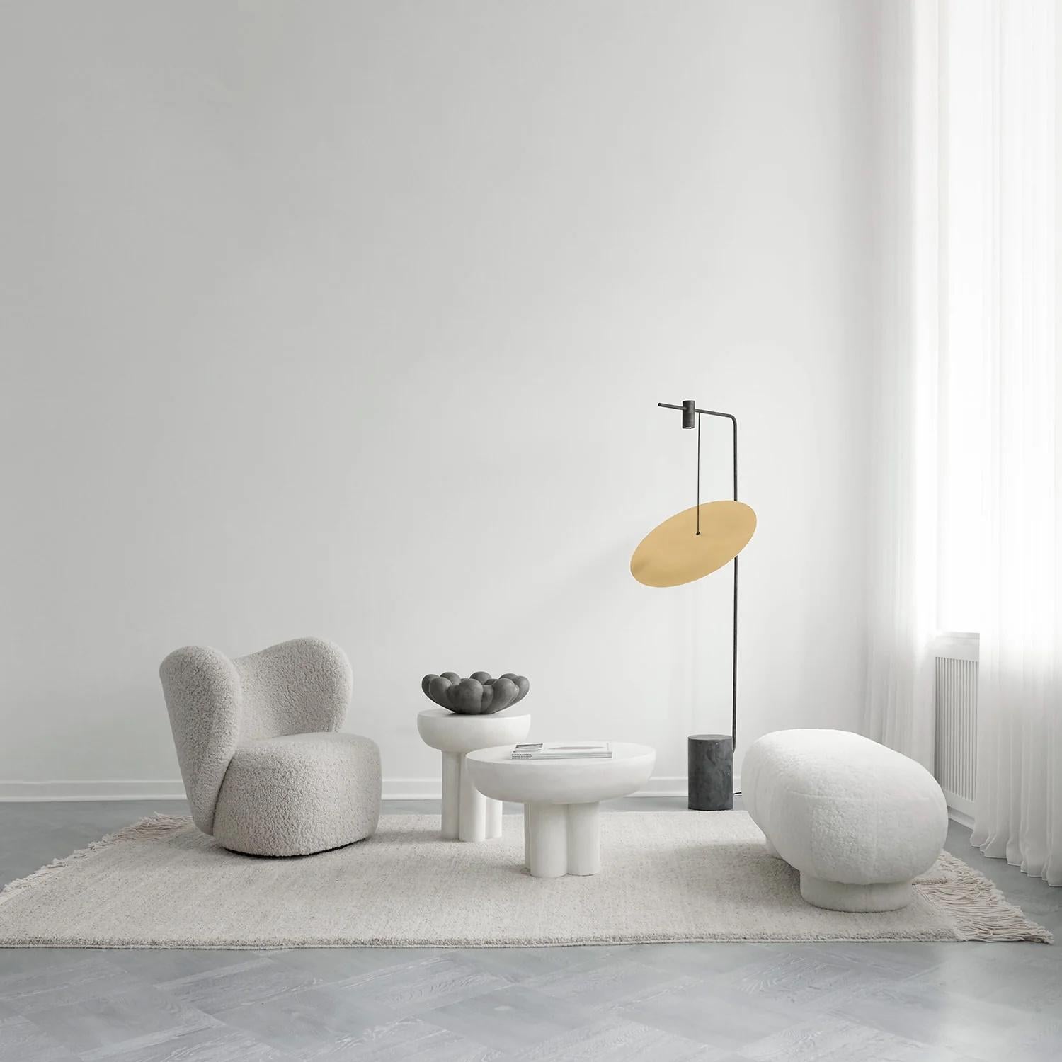 XXIe siècle et contemporain Table basse blanche, bout de canapé Modèle Crown, Table basse design en aluminium. en vente
