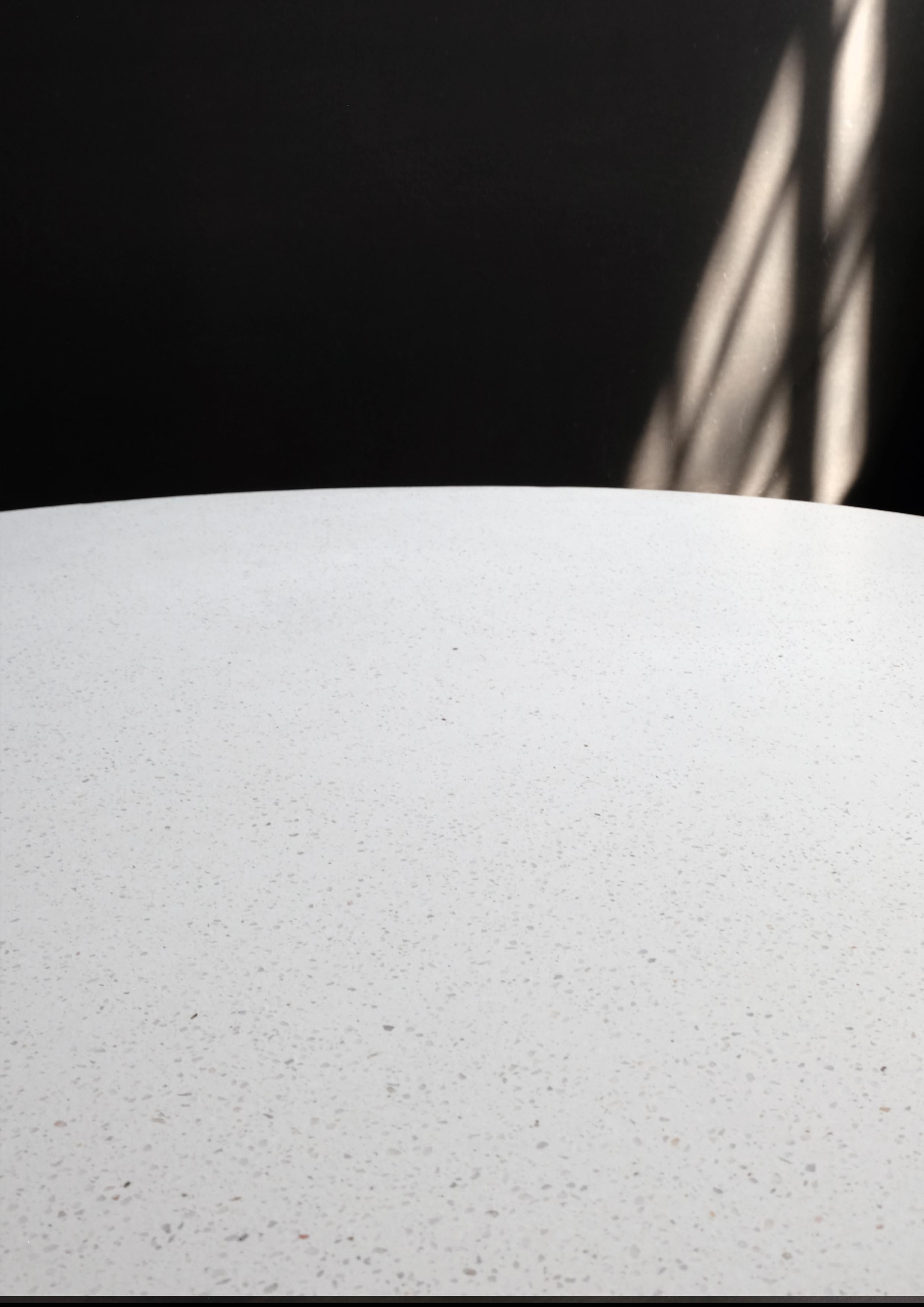White Coffee Table Piedi Round Organic Modern Cast Stone by Alentes Atelier In New Condition For Sale In PALEA FOKEA, ATTIKI