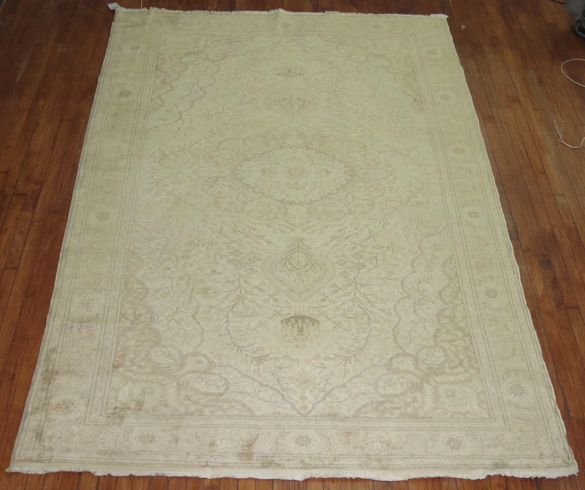 Weißer türkischer Teppich im Vintage-Look im Angebot 4
