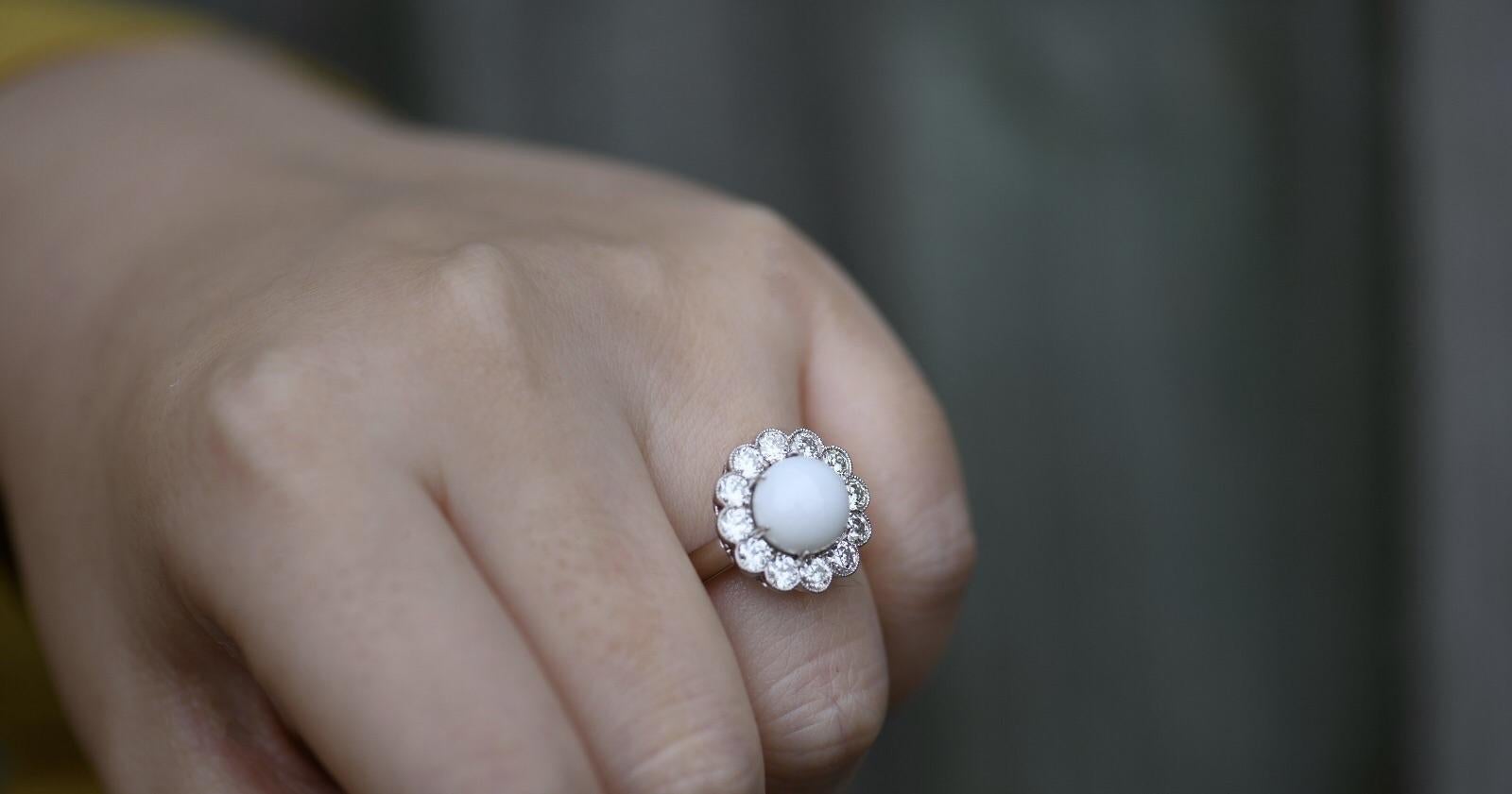 White Conch Pearl and Diamond 18 Karat White Gold Ring 3
