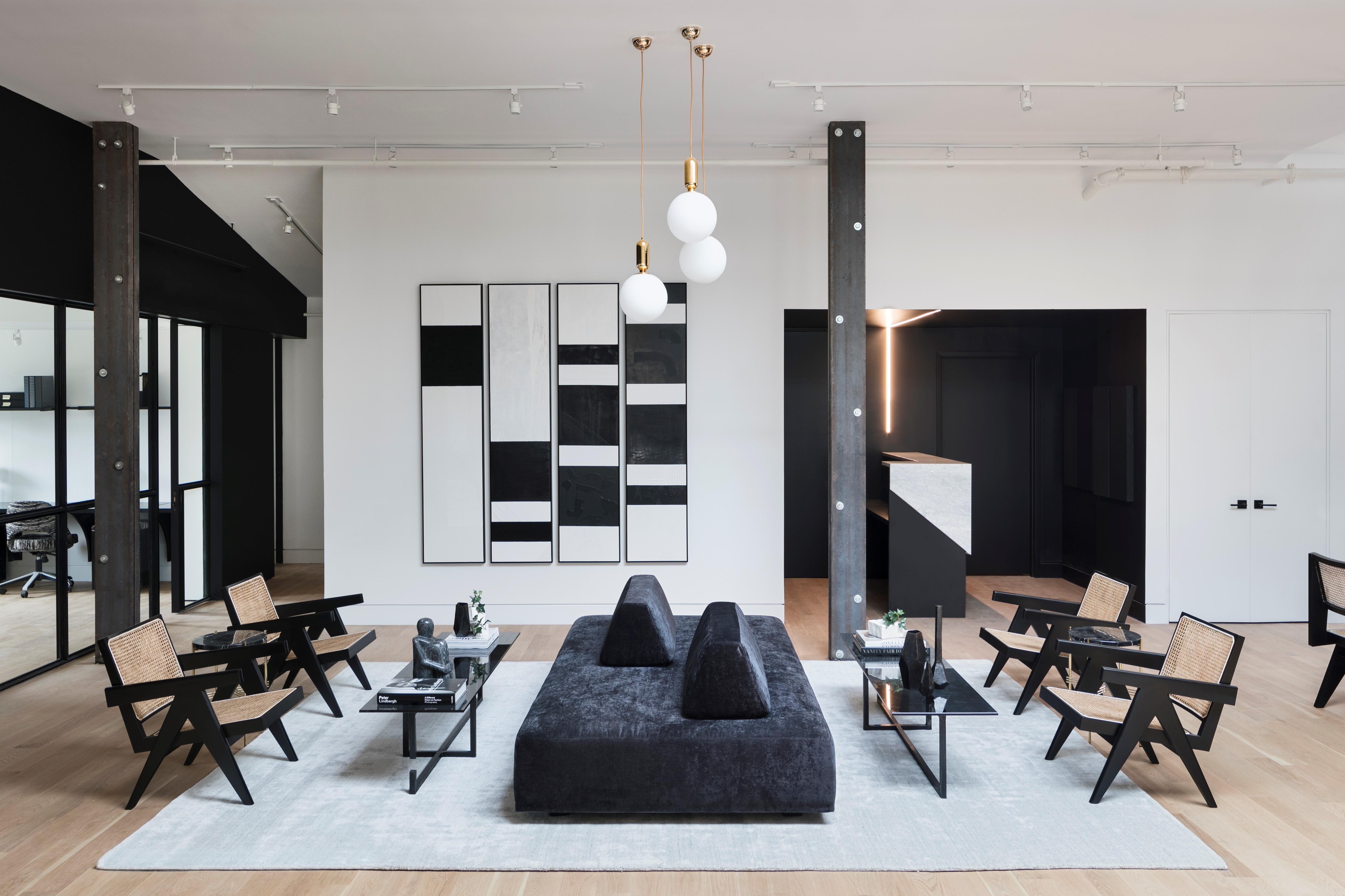 Tessuto a mano Tappeto bianco contemporaneo in seta di bambù intrecciata a mano, minimalista e neutrale in vendita