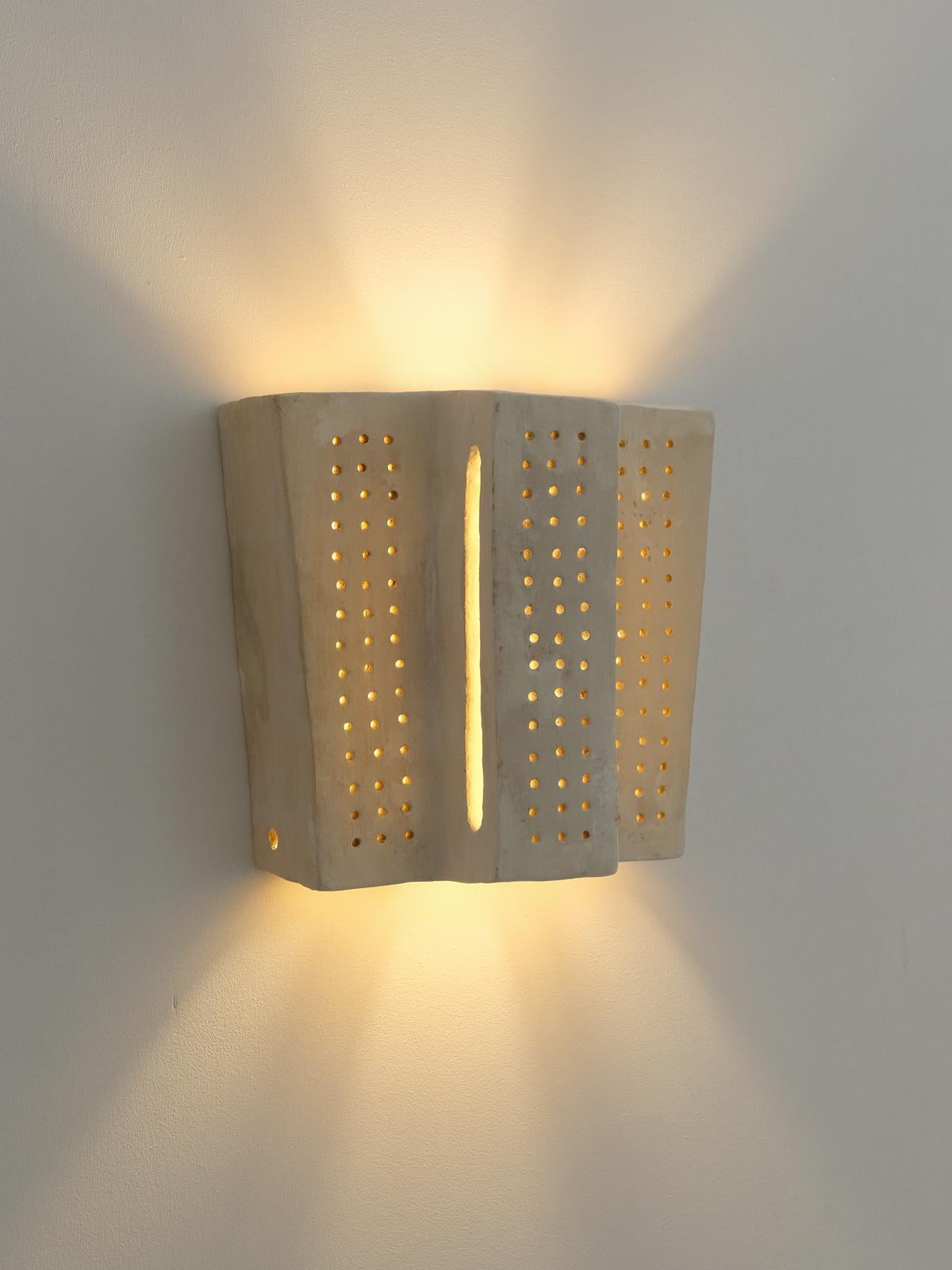 Moroccan White contemporary Ceramic Wall Light Made of local Clay by memòri studio For Sale