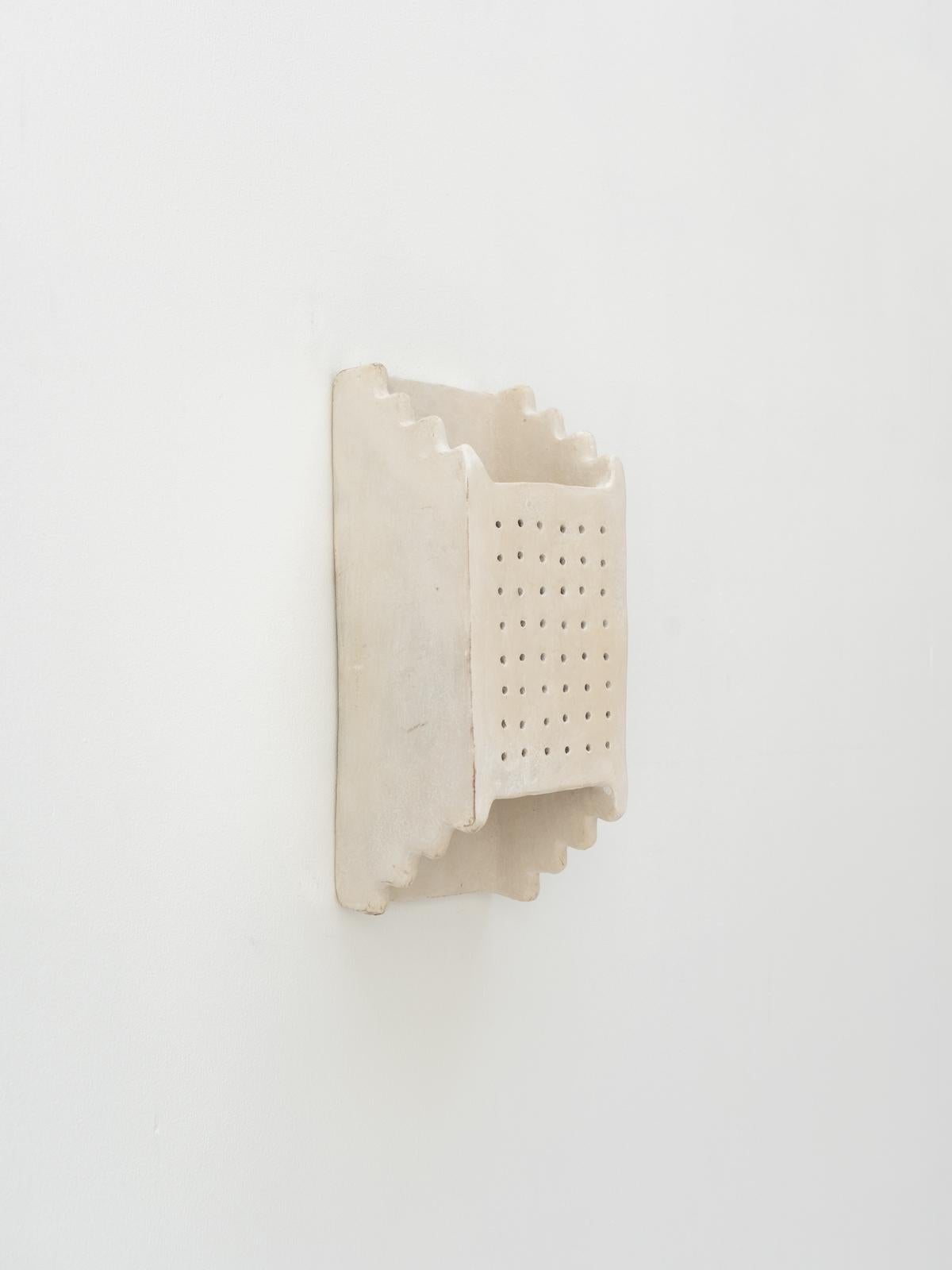 White contemporary Ceramic Wall Light Made of local Clay, natural pigments For Sale 5