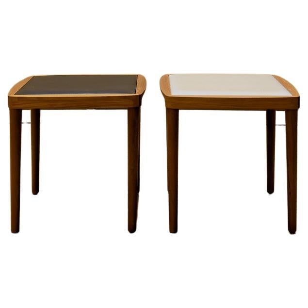 Taburete y mesa auxiliar convertibles de cuero blanco