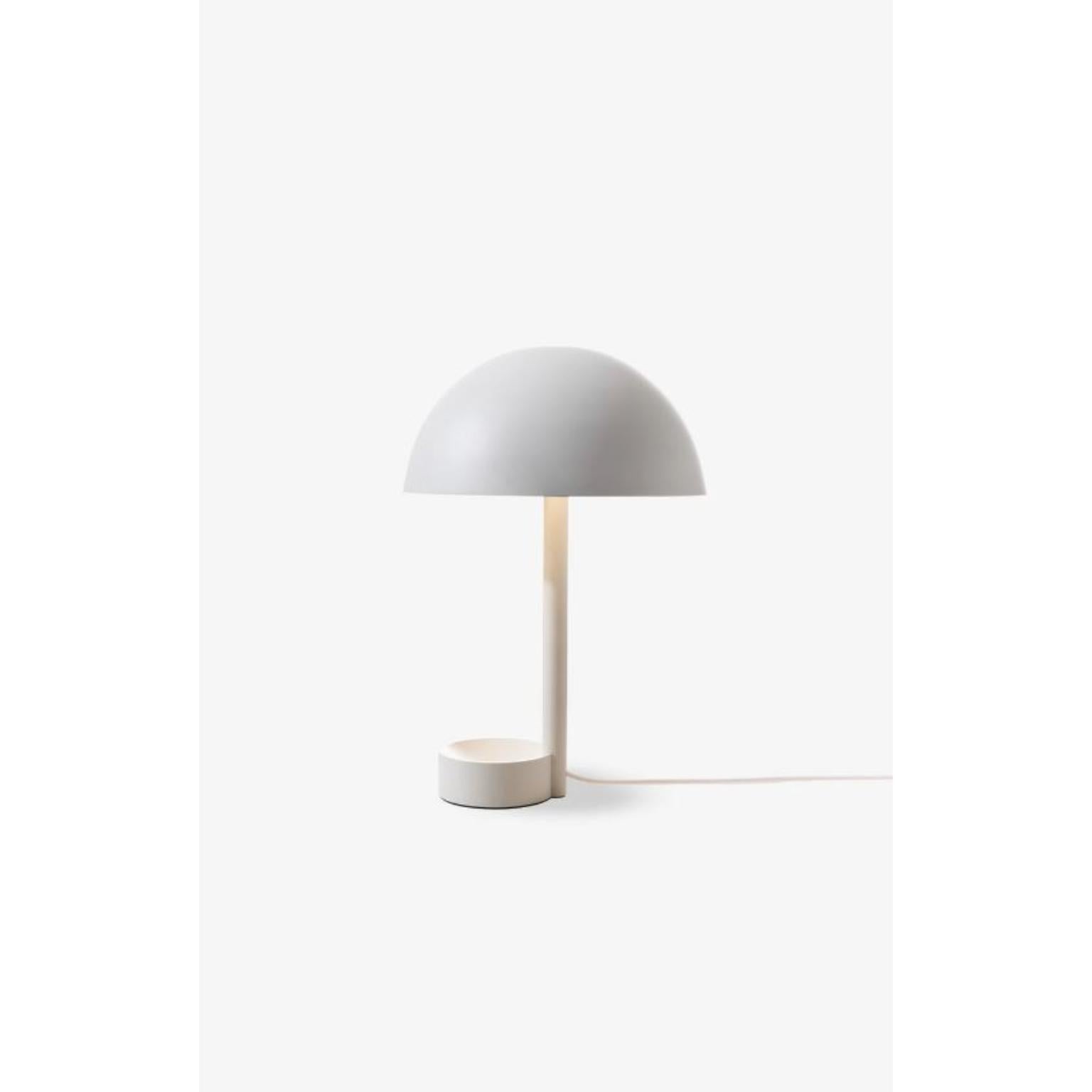White Copa Table Lamp by Wentz
Dimensions: D 30 x W 30 x H 45 cm
Materials: Aluminum.


WEIGHT: 2,1kg / 4,6 lbs
Colors: Black, White, Sand, Leaf Green.
LIGHT SOURCE: 150lm. 2700K. 90 CRI.
DIMMING No. Consult-us for dimming systems.
VOLTAGE: