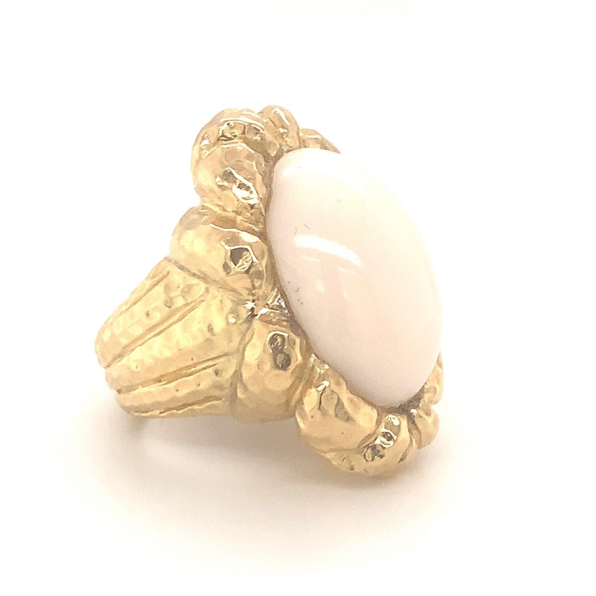 White Coral 18K Yellow Gold Cocktail Ring, circa 1960s In Good Condition In Beverly Hills, CA