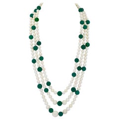 Collier à 3 brins en corail blanc et onyx vert