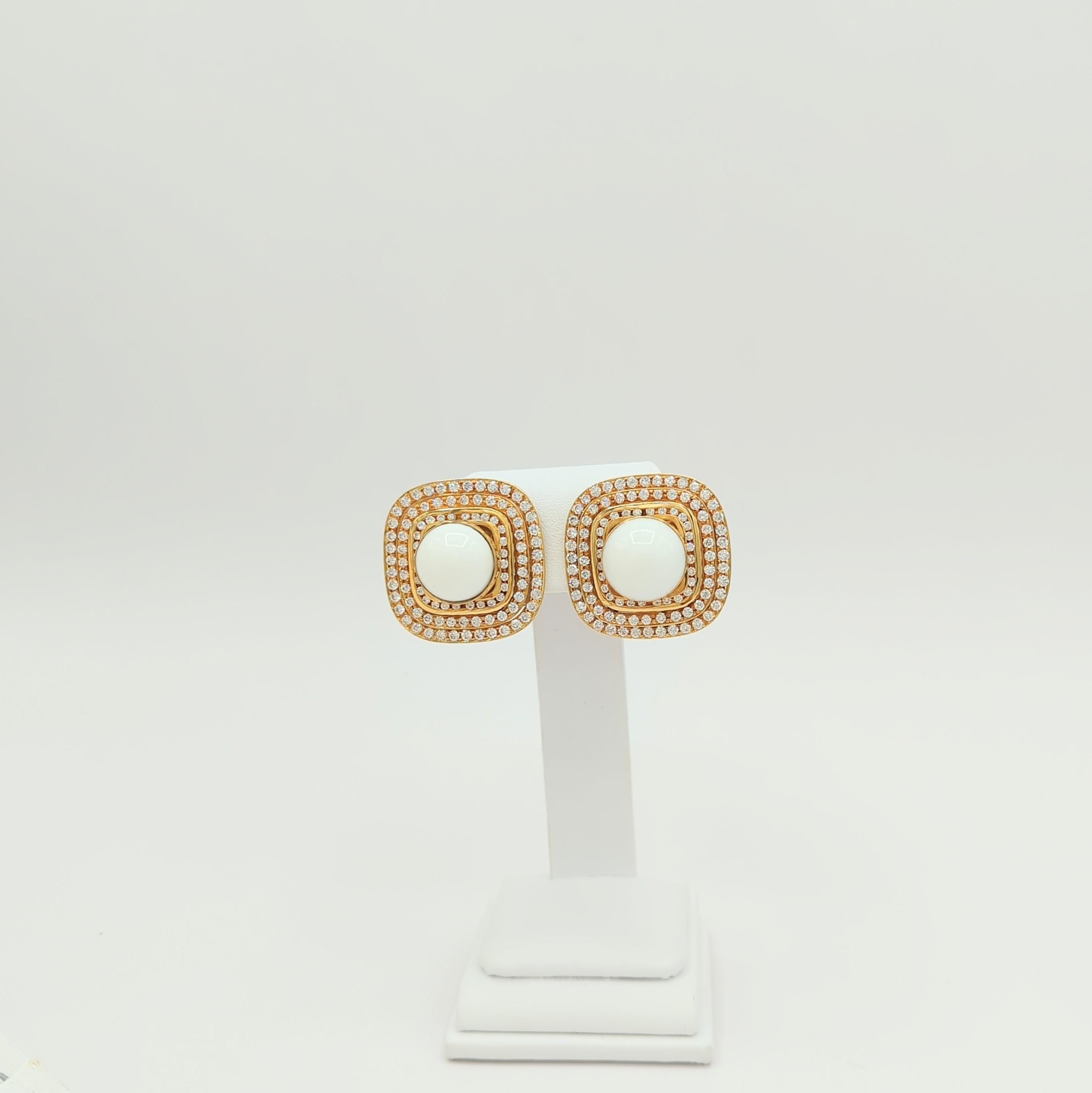 White Coral and White Diamond Earrings in 18K Yellow Gold In New Condition In Los Angeles, CA