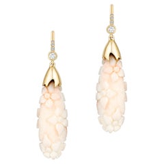 Orecchini a fiore di corallo bianco con diamanti