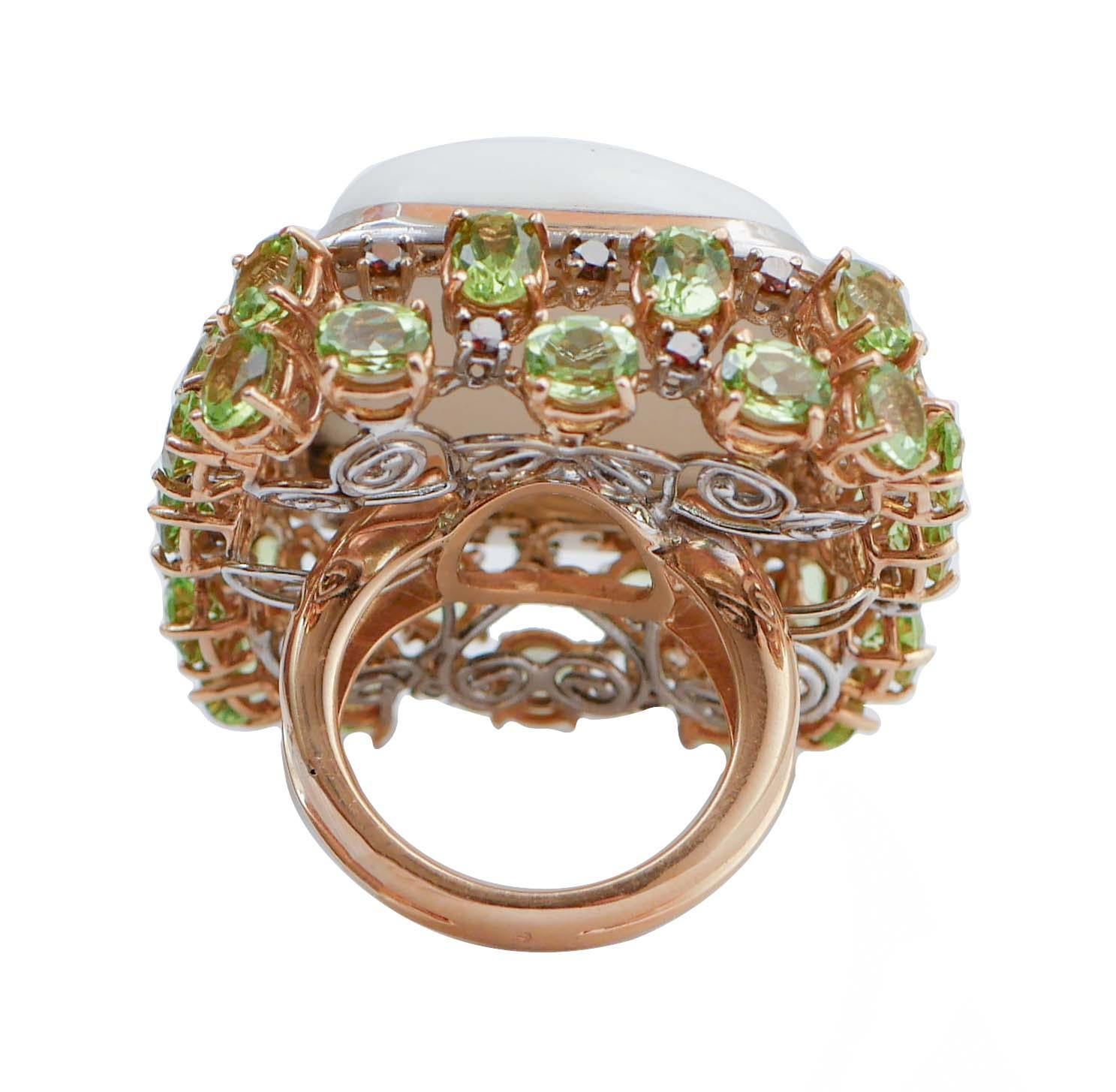 Coral Blanco, Peridotos, Granates, Diamantes, Anillo de Oro Rosa y Oro Blanco de 18 Kilates Retro en venta