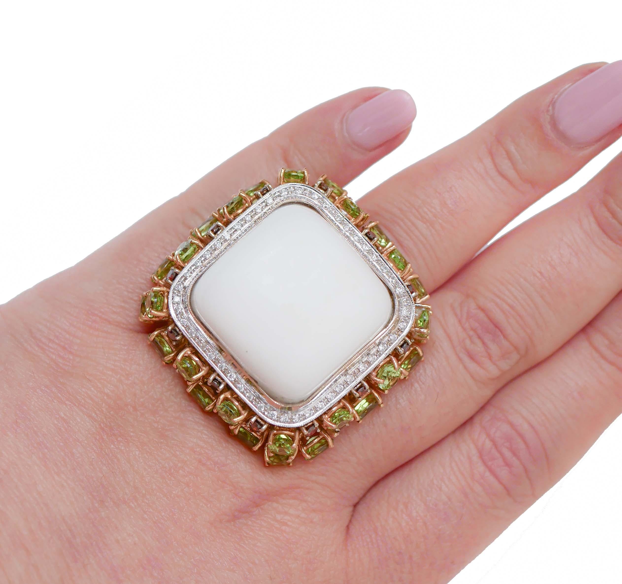 Coral Blanco, Peridotos, Granates, Diamantes, Anillo de Oro Rosa y Oro Blanco de 18 Kilates en Bueno estado para la venta en Marcianise, Marcianise (CE)