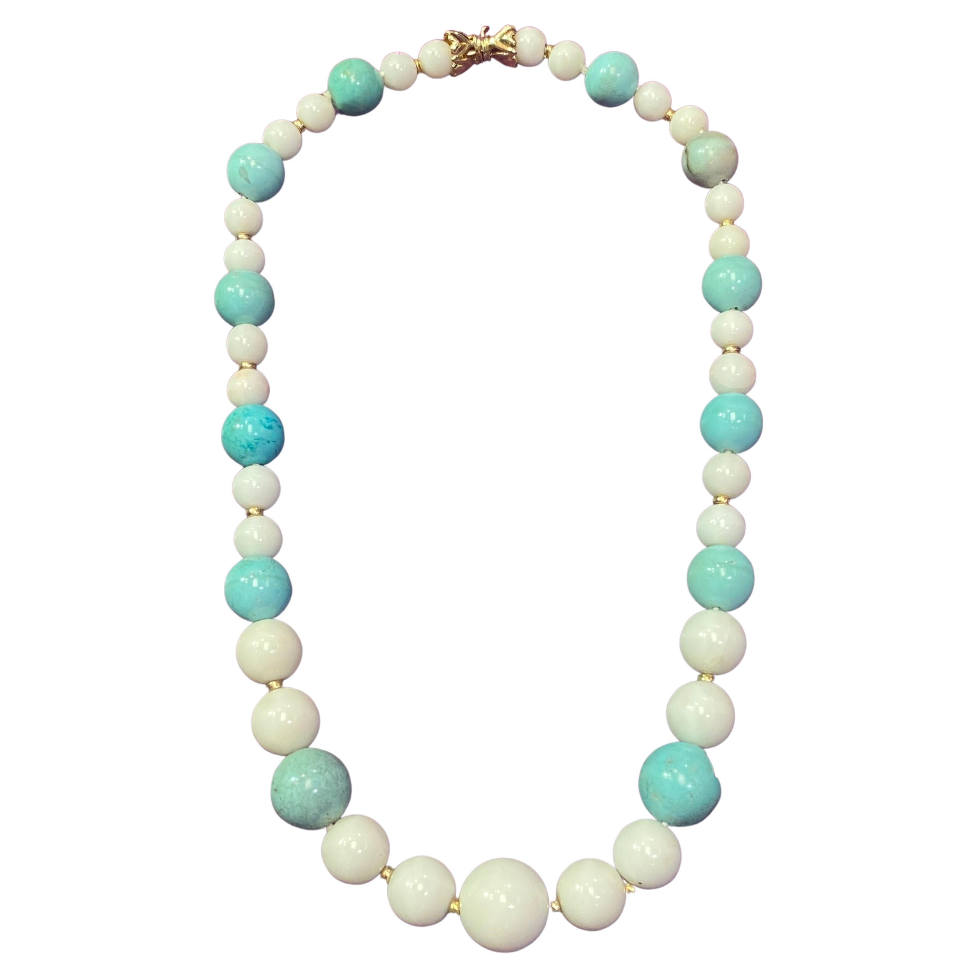 Collier de perles en corail blanc et turquoise