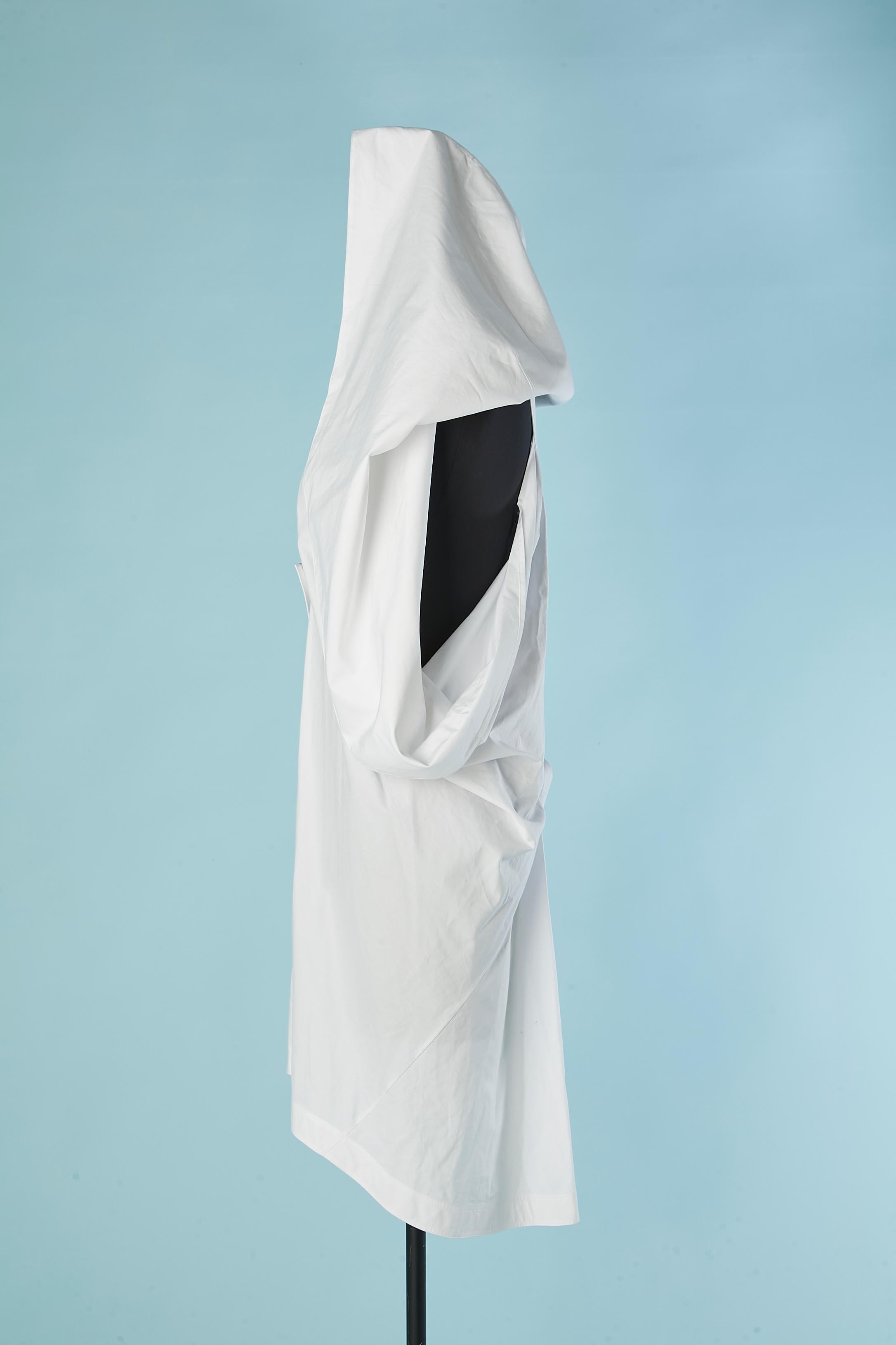 Donna Abito camicia in cotone bianco con collo a cappuccio ALAIA Nuovo con cartellino in vendita