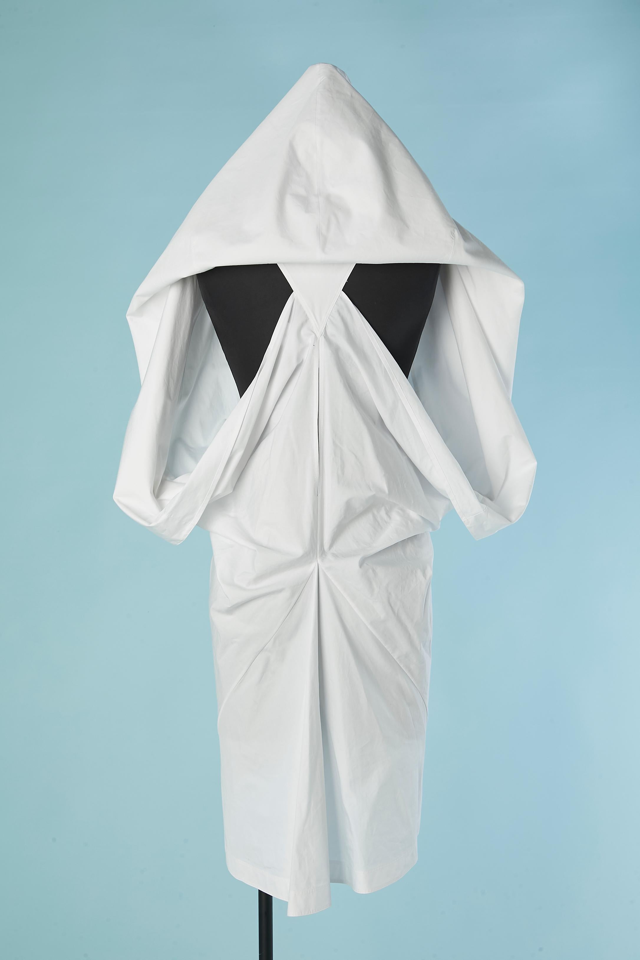 Abito camicia in cotone bianco con collo a cappuccio ALAIA Nuovo con cartellino in vendita 1