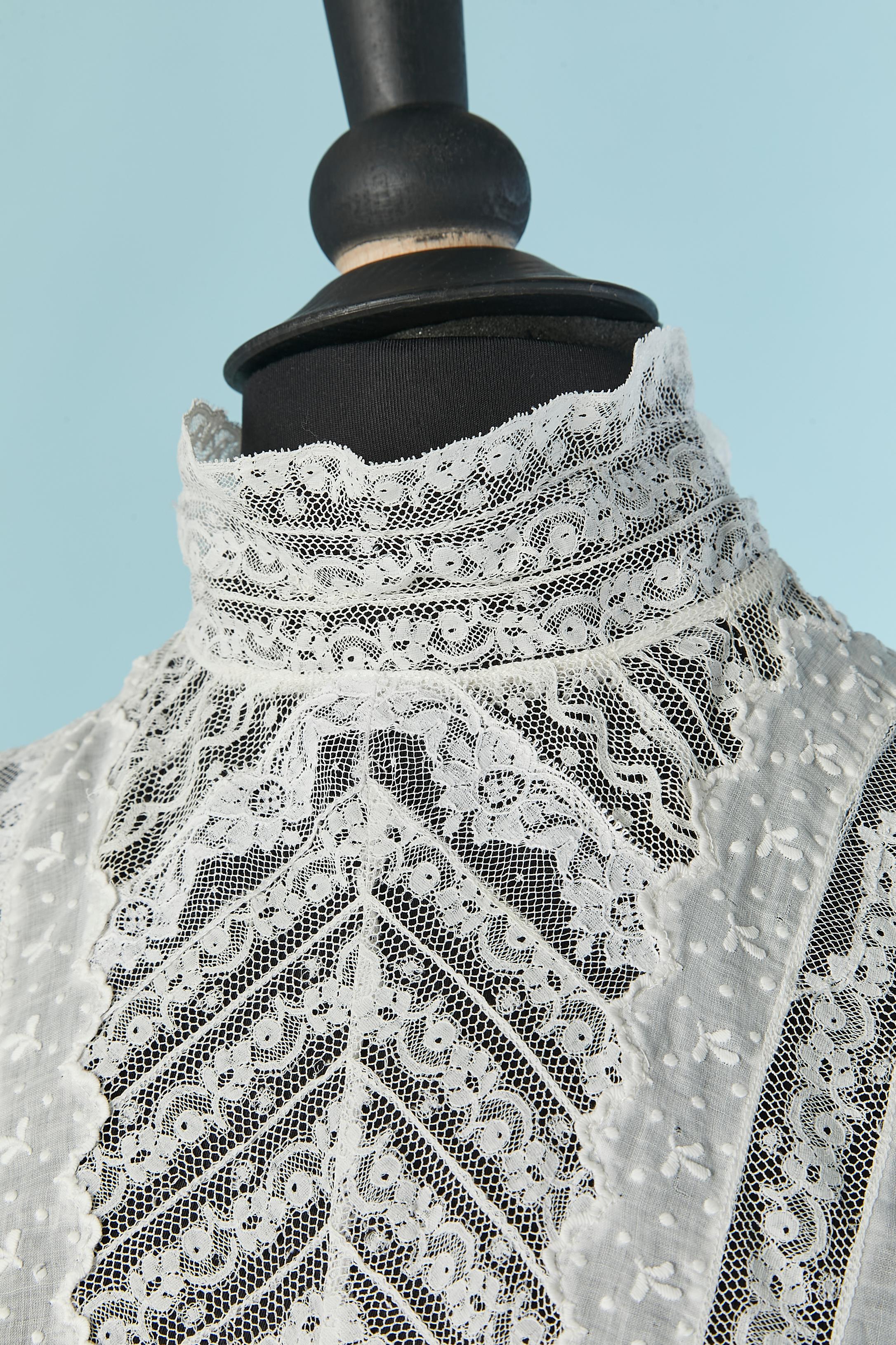 Weißes Kleid aus Baumwolle und Spitze. Knopf und Knopfloch auf der hinteren Mitte + Haken & Öse
GRÖSSE 38 / M 

