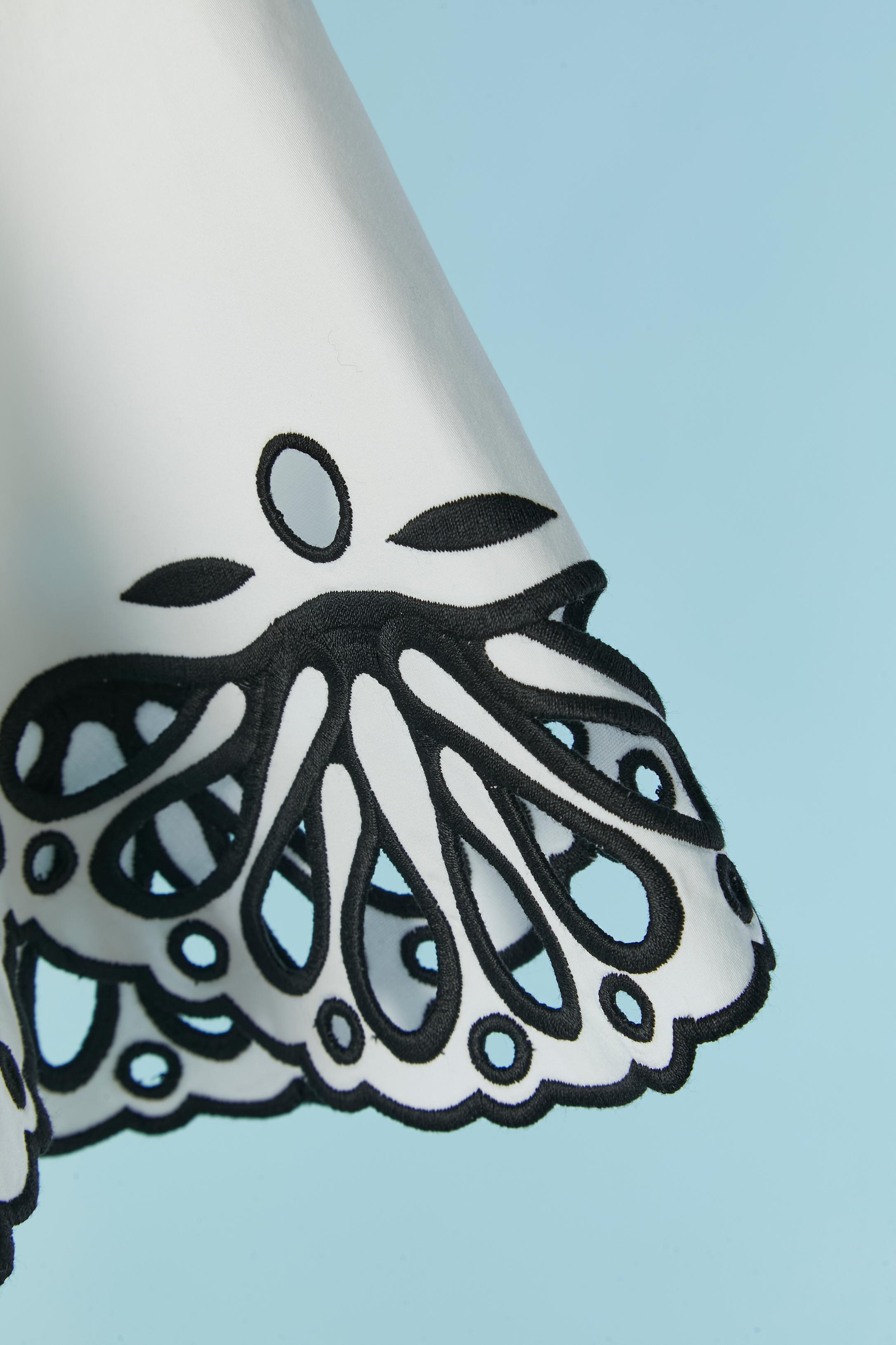 Camicetta in cotone bianco con ricamo in filo nero sulla manica Emilio Pucci In condizioni ottime in vendita a Saint-Ouen-Sur-Seine, FR