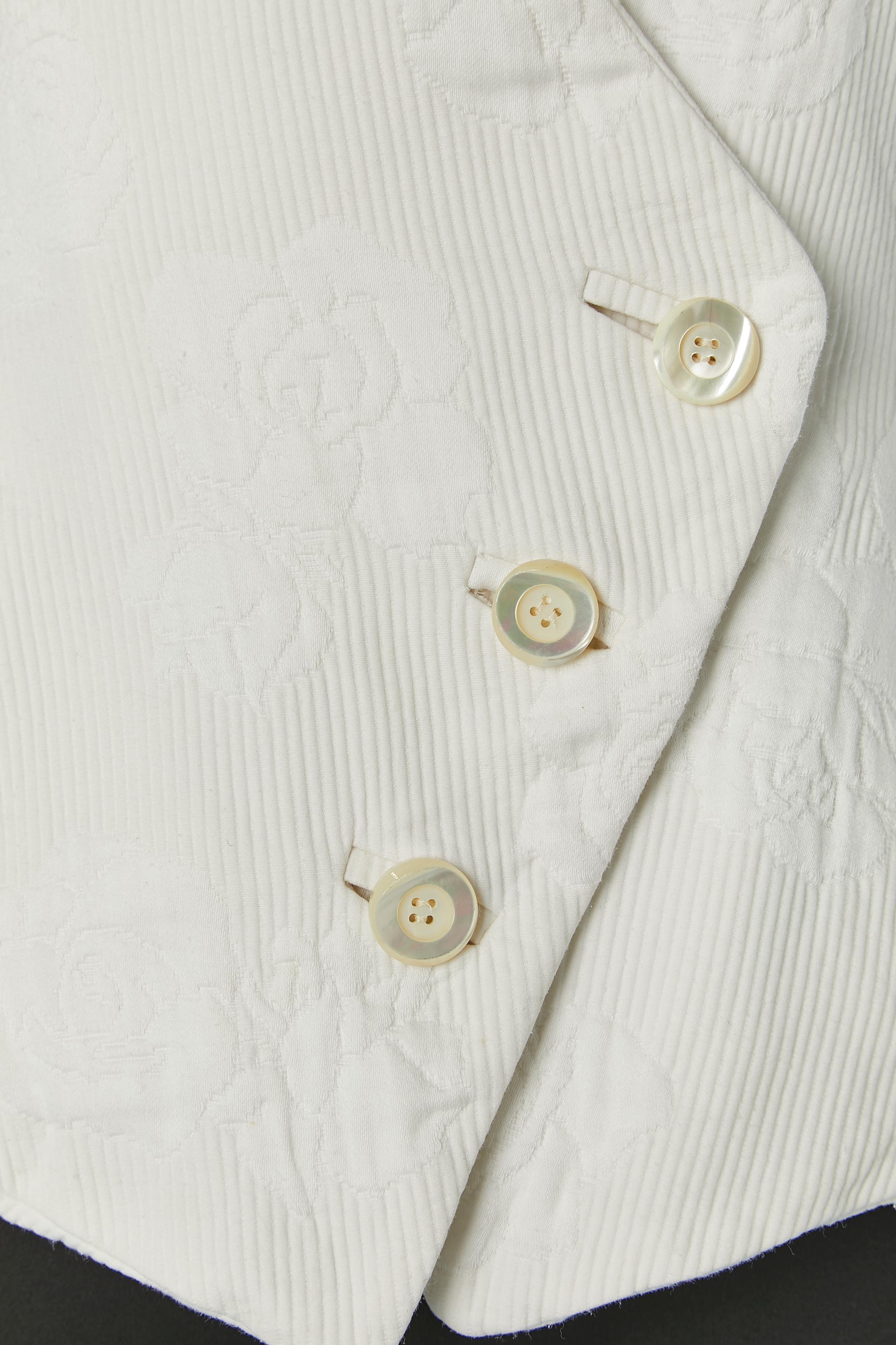 White cotton jacquard double breasted jacket lightly quilted. Button and buttonhole closure on the front. Small pocket on both side. 
SIZE M 