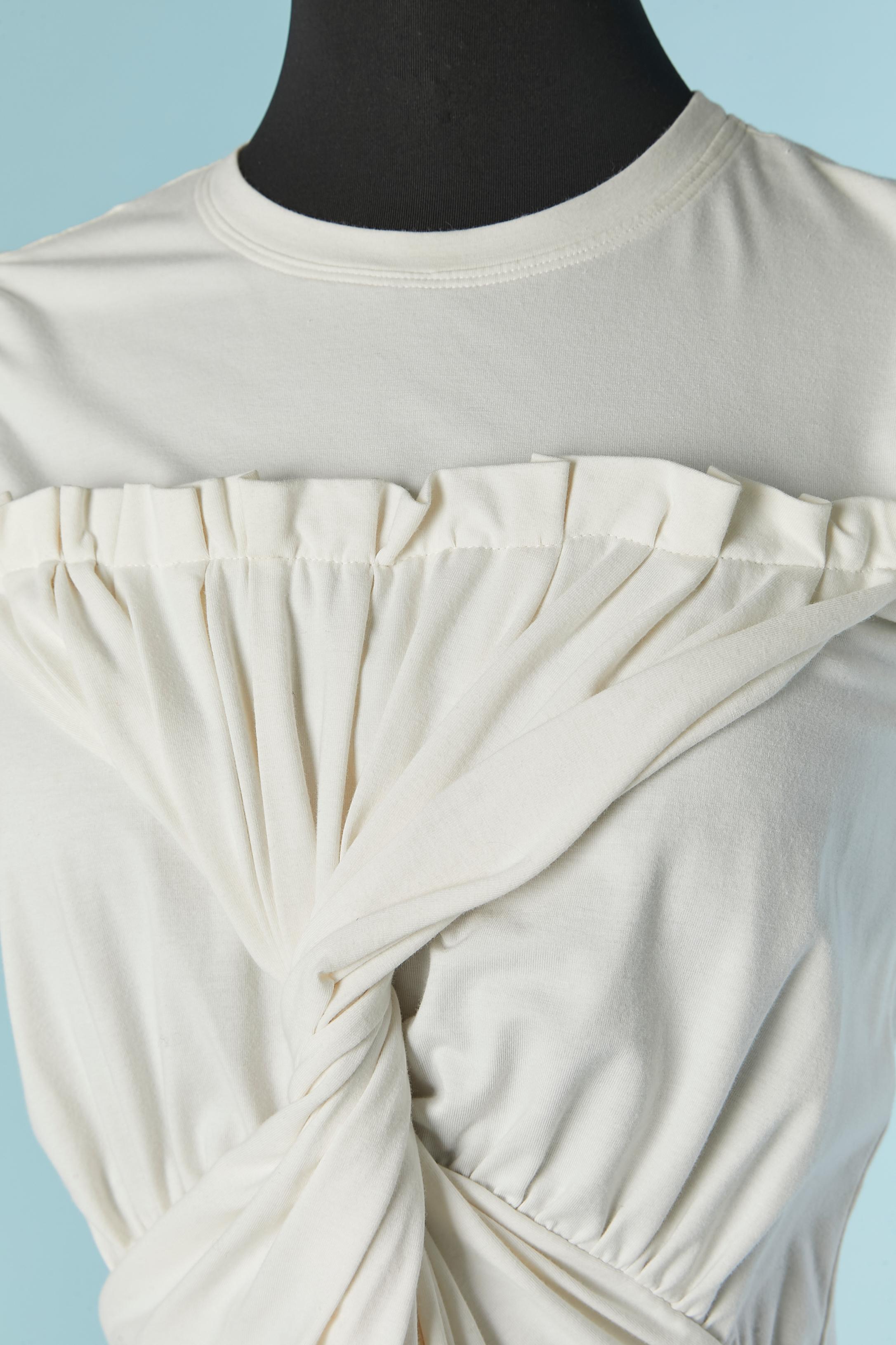 Robe sans manches en jersey de coton blanc torsadé sur le devant. Composition du tissu : 89% coton, 11% stretch 
I.L.A. 