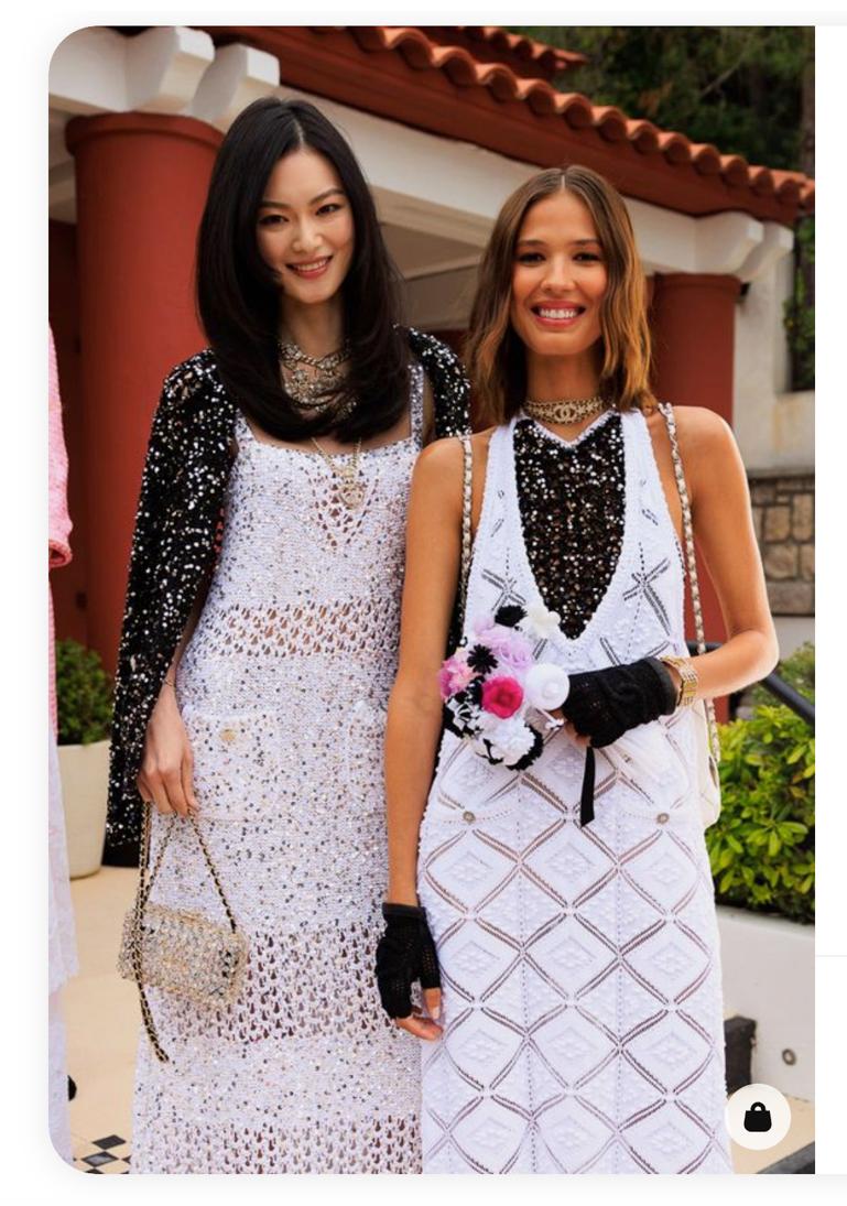 Weißes Abendkleid aus Baumwollstrick mit Pailletten Chanel Resort 2023 im Angebot 4