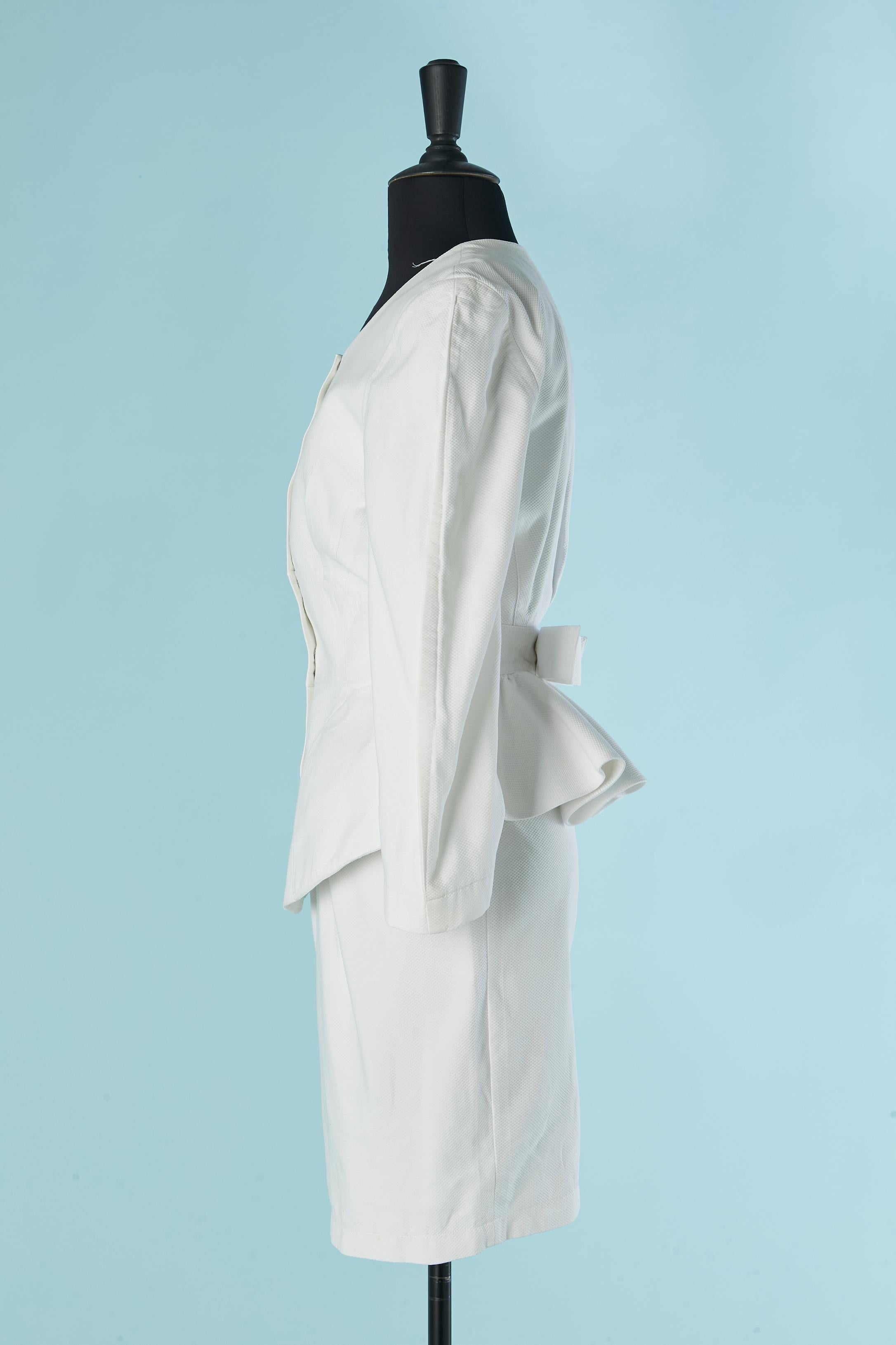 Donna Tuta-gonna in piqué di cotone bianco con fiocco sul retro della giacca Thierry Mugler in vendita