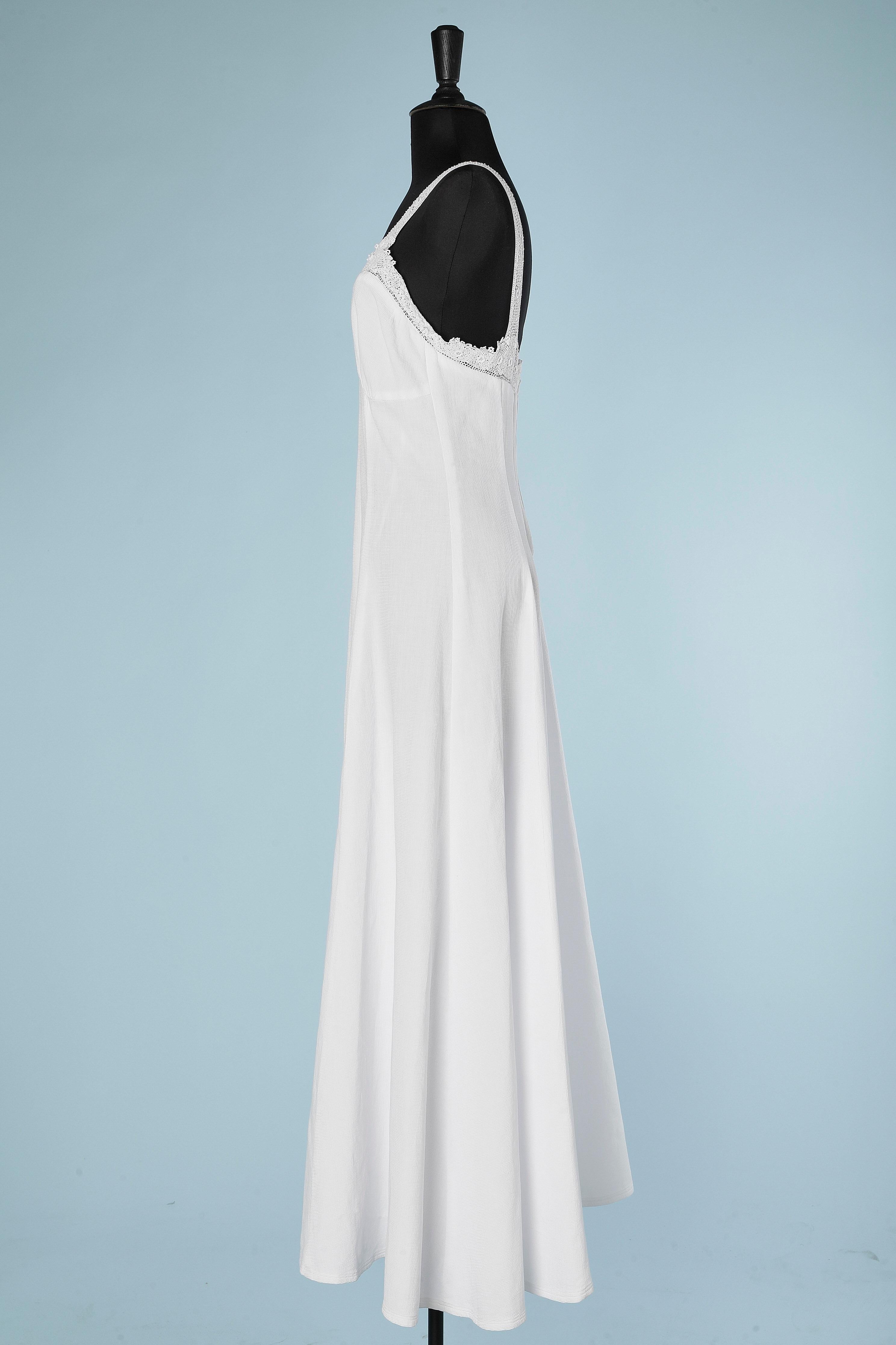 White cotton piqué wedding dress with lace edge and boléro Circa 1930 For Sale 1